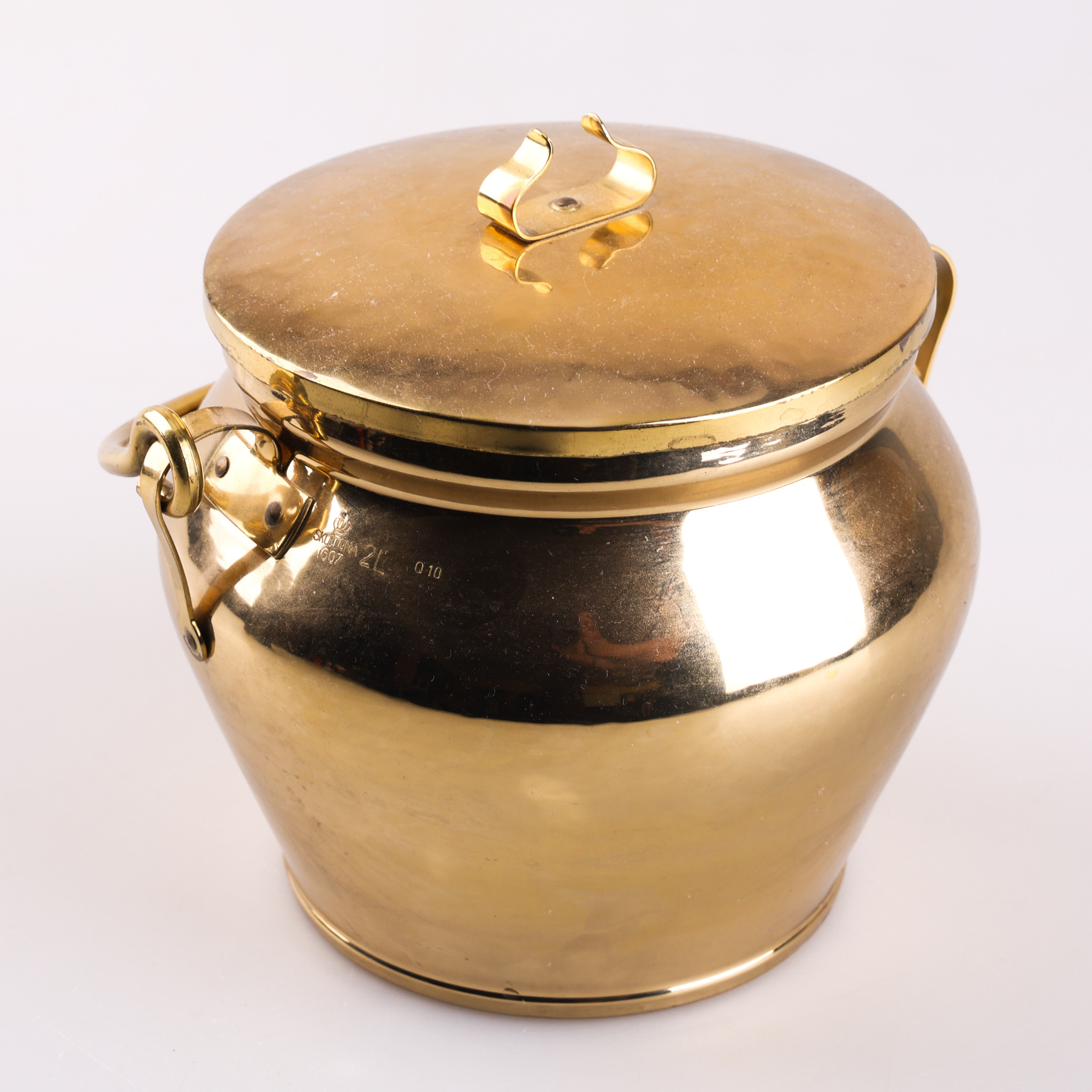 SKULTUNA. BULKRUKA (2 LITER) MÄSSING 1900 TAL.