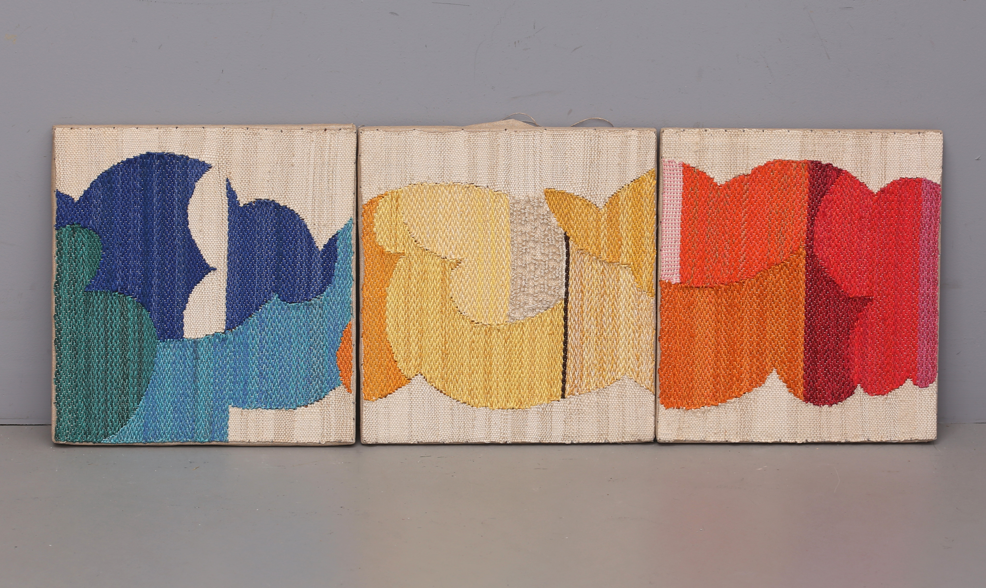 LOLA WESTERBERG. "Moln". Textiltavlor, triptyk, signerade Lola och Eddie Westerberg, daterade 1970.