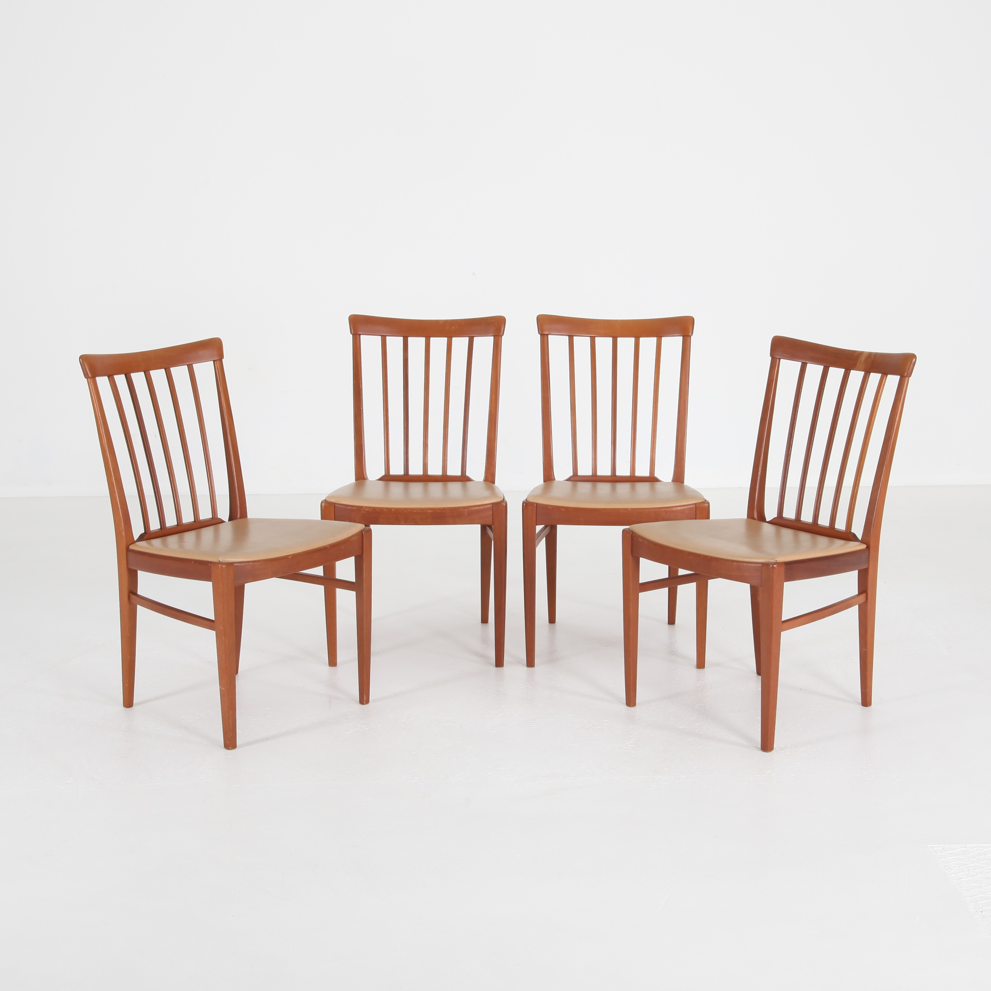 CARL MALMSTEN. 1888-1972. Stolar "Herrgården", 4 st, mahogny, Bodafors 1969.