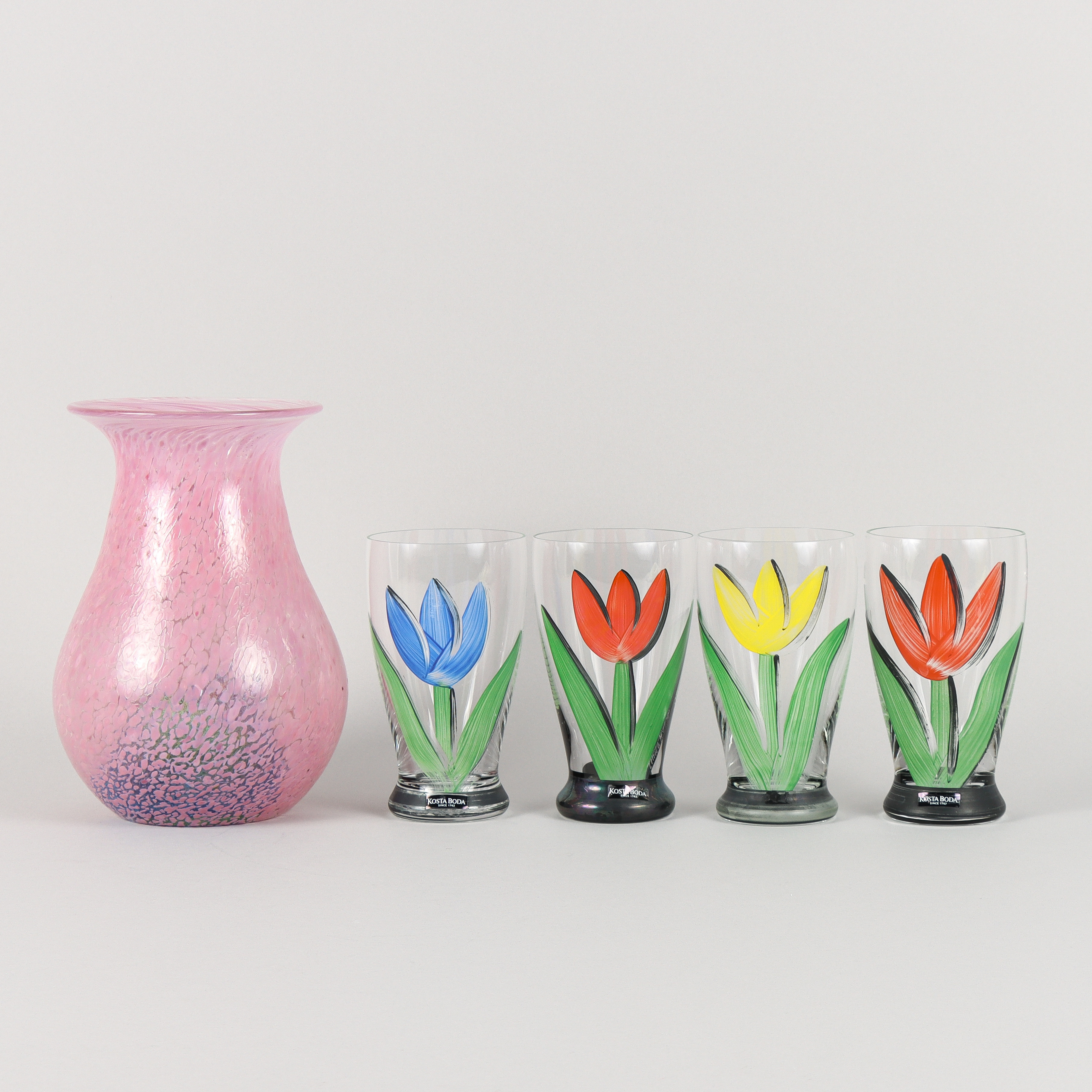 ULRICA HYDMAN-VALLIEN. VAS OCH 4 GLAS.