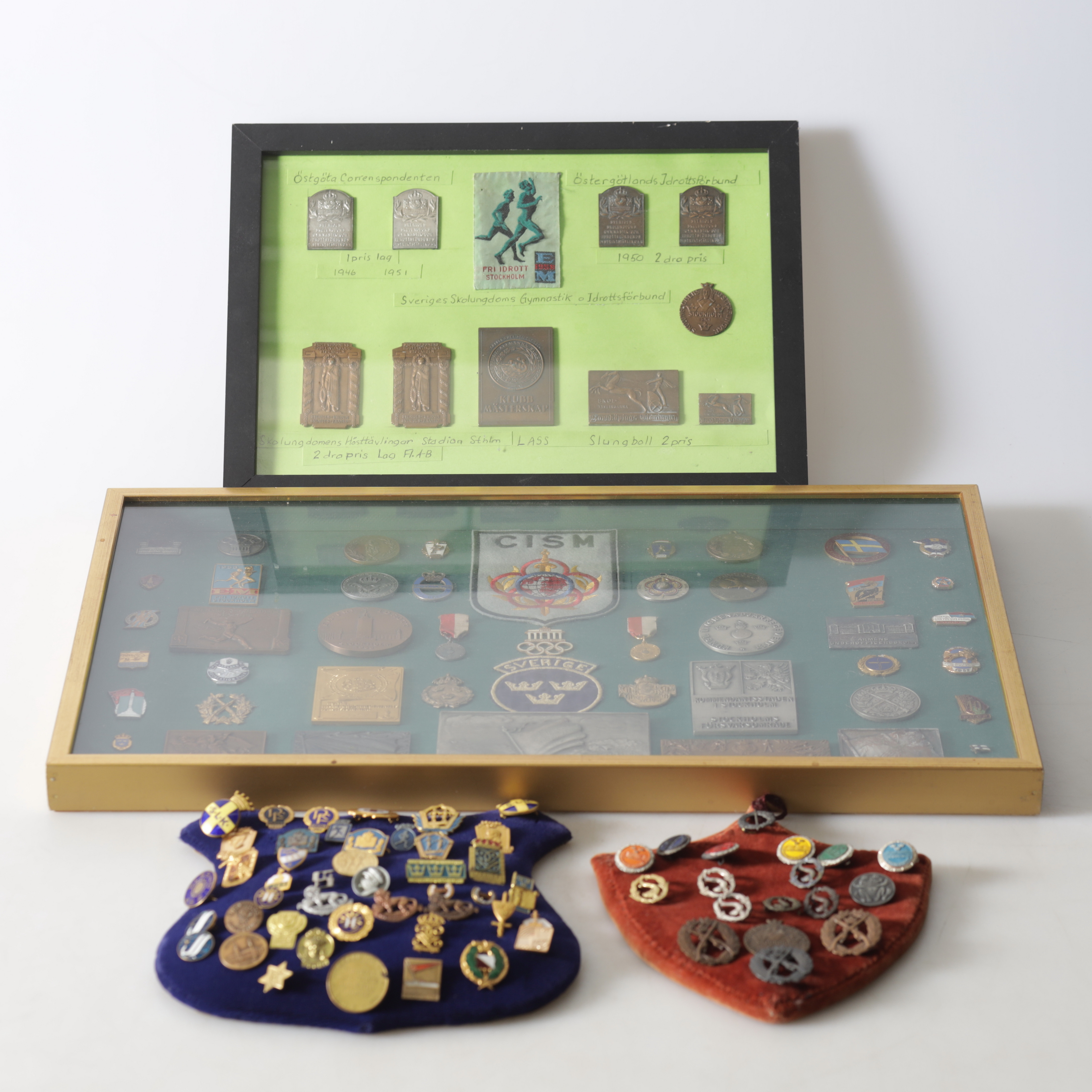 MEDALJER & PINS, 4 delar, silver och brons, bl.a. Olympiska Spelen, Berlin 1936.