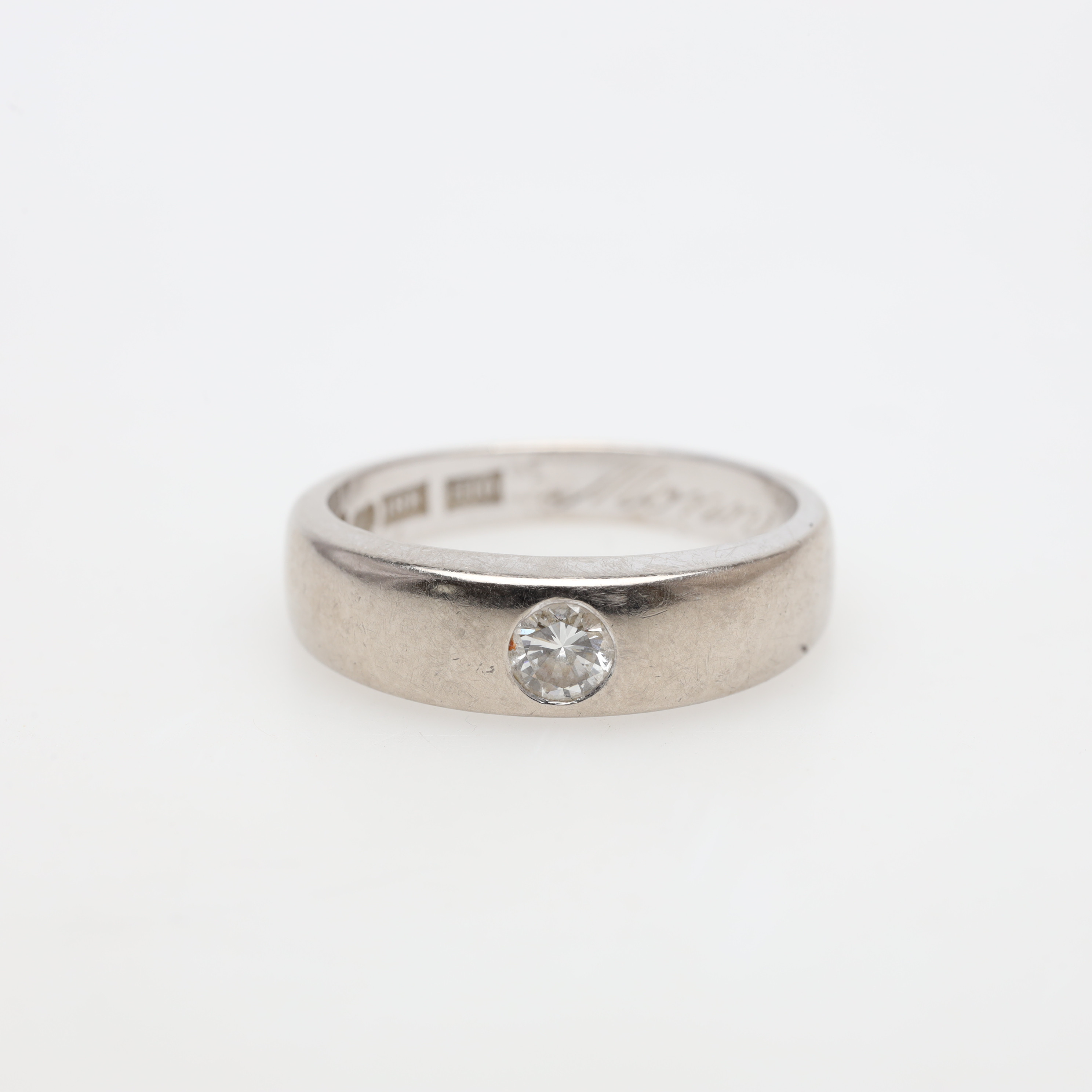 RING vitguld 18K, diamant, bruttovikt ca 9 gram.