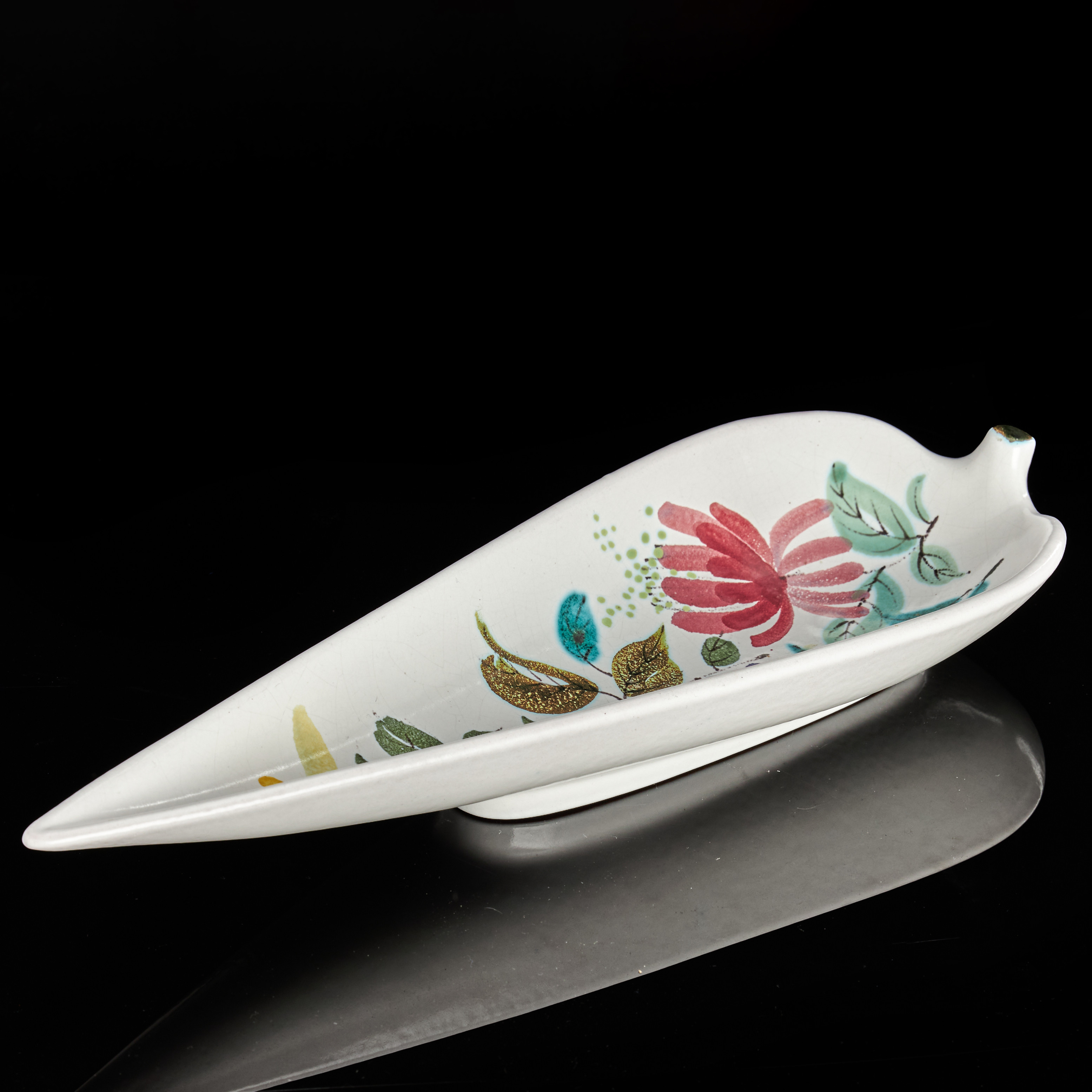 STIG LINDBERG (SVERIGE, 1916–1982). Fat, fajans, lövformat, Gustavsberg, 1900-talets mitt.