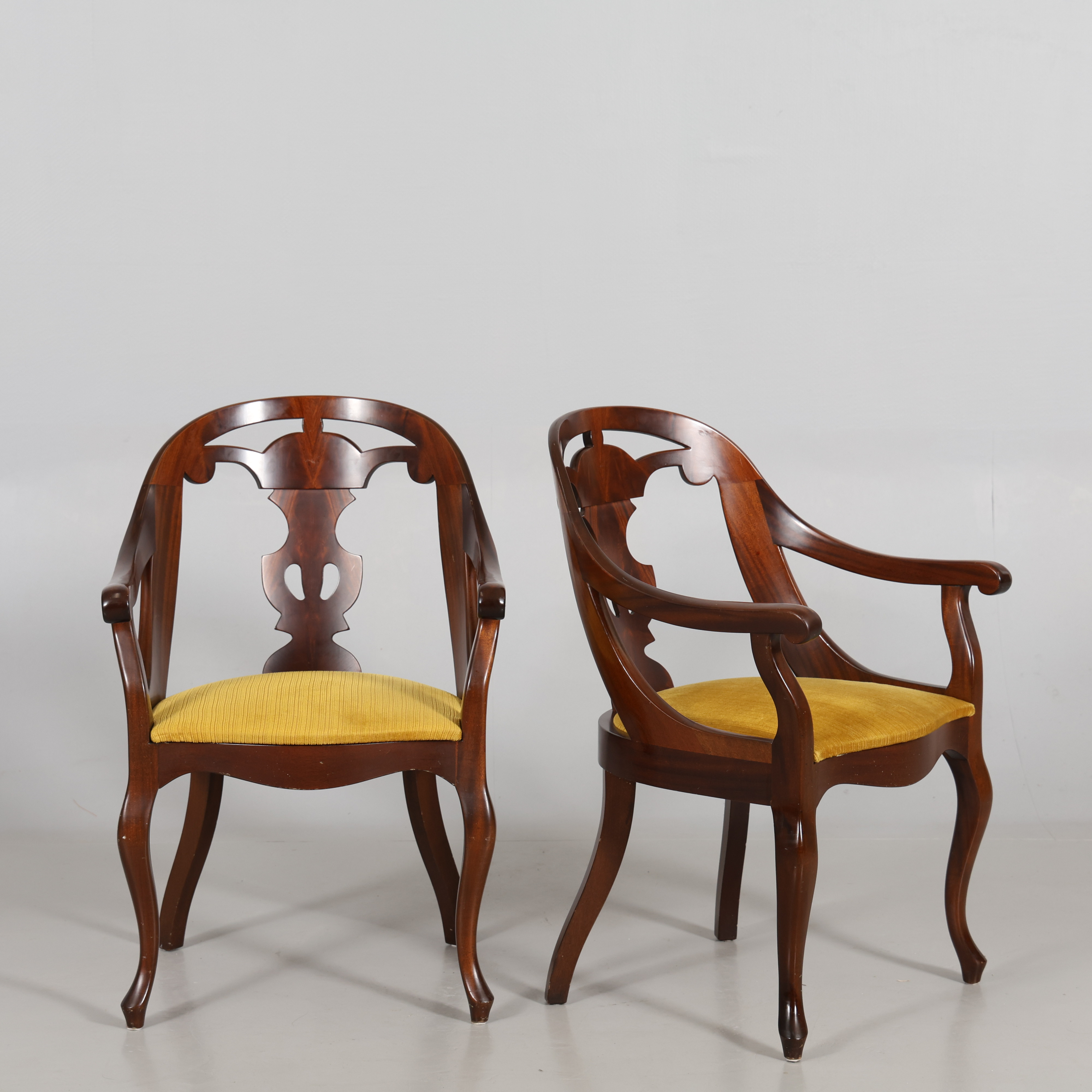 GÖTEBORGSSTOLAR 1 par Mahogny.