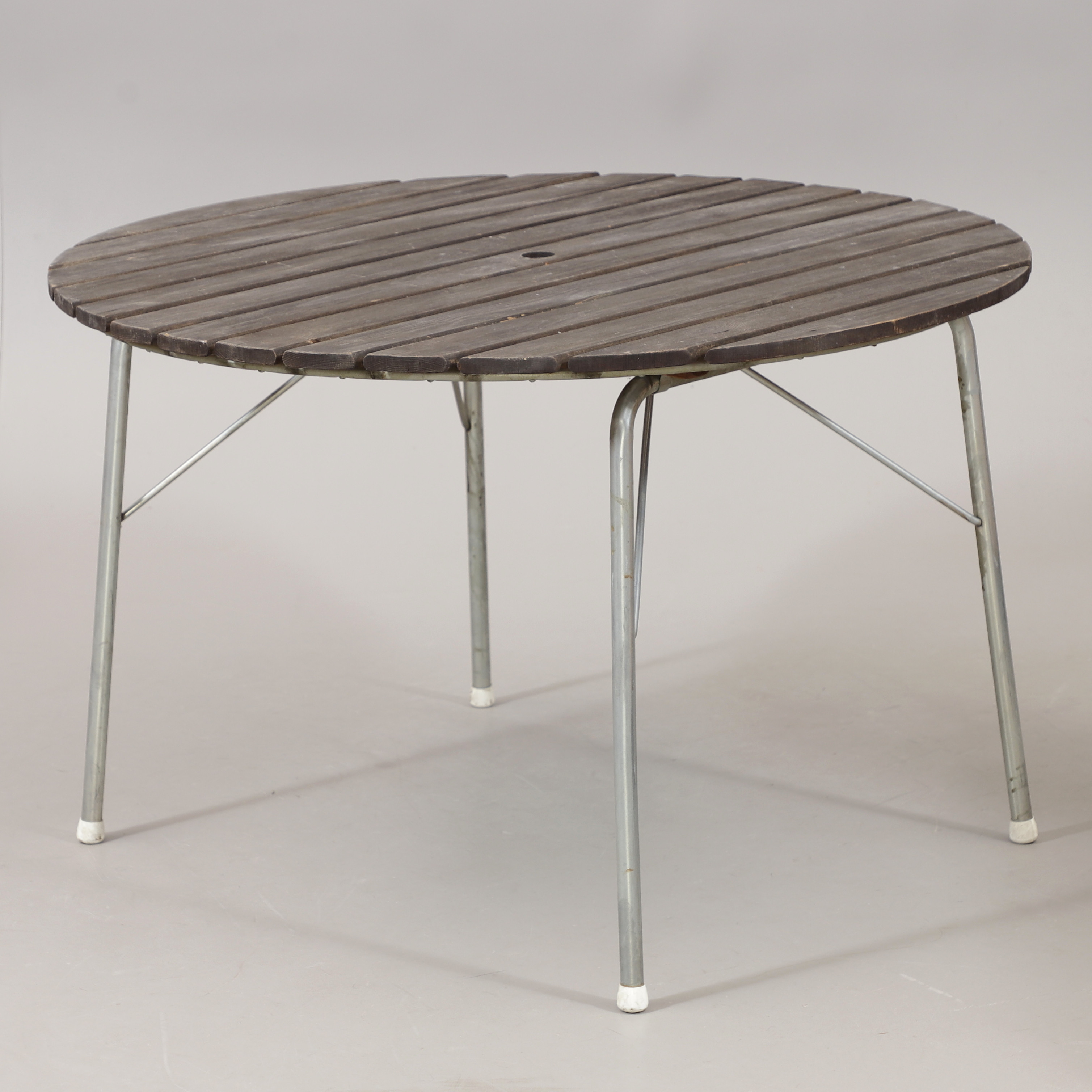 TRÄDGÅRDSBORD, 1900-talets mitt.