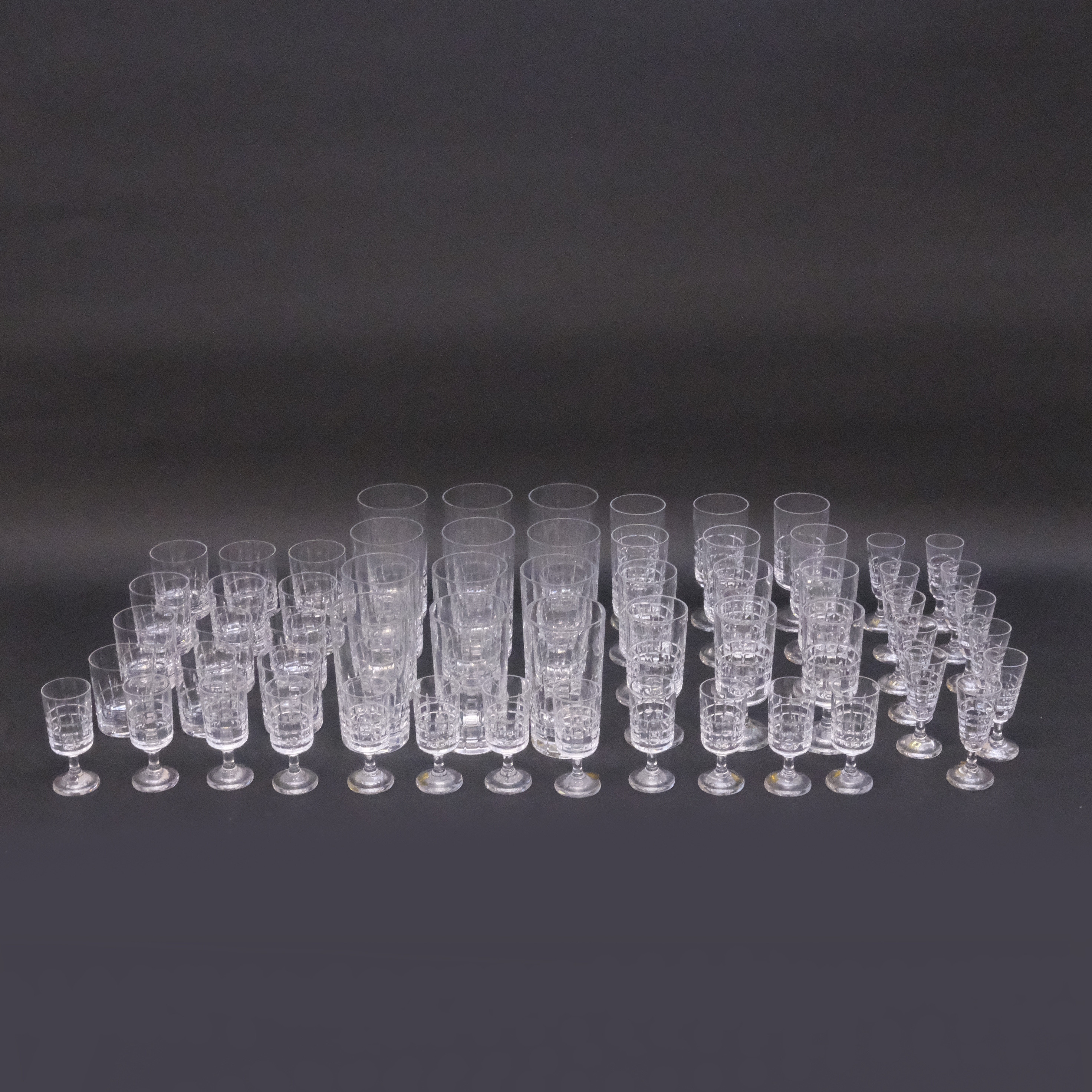 VICKE LINDSTRAND. KOSTA GLASSERVIS " CITY ", 59 DELAR.
