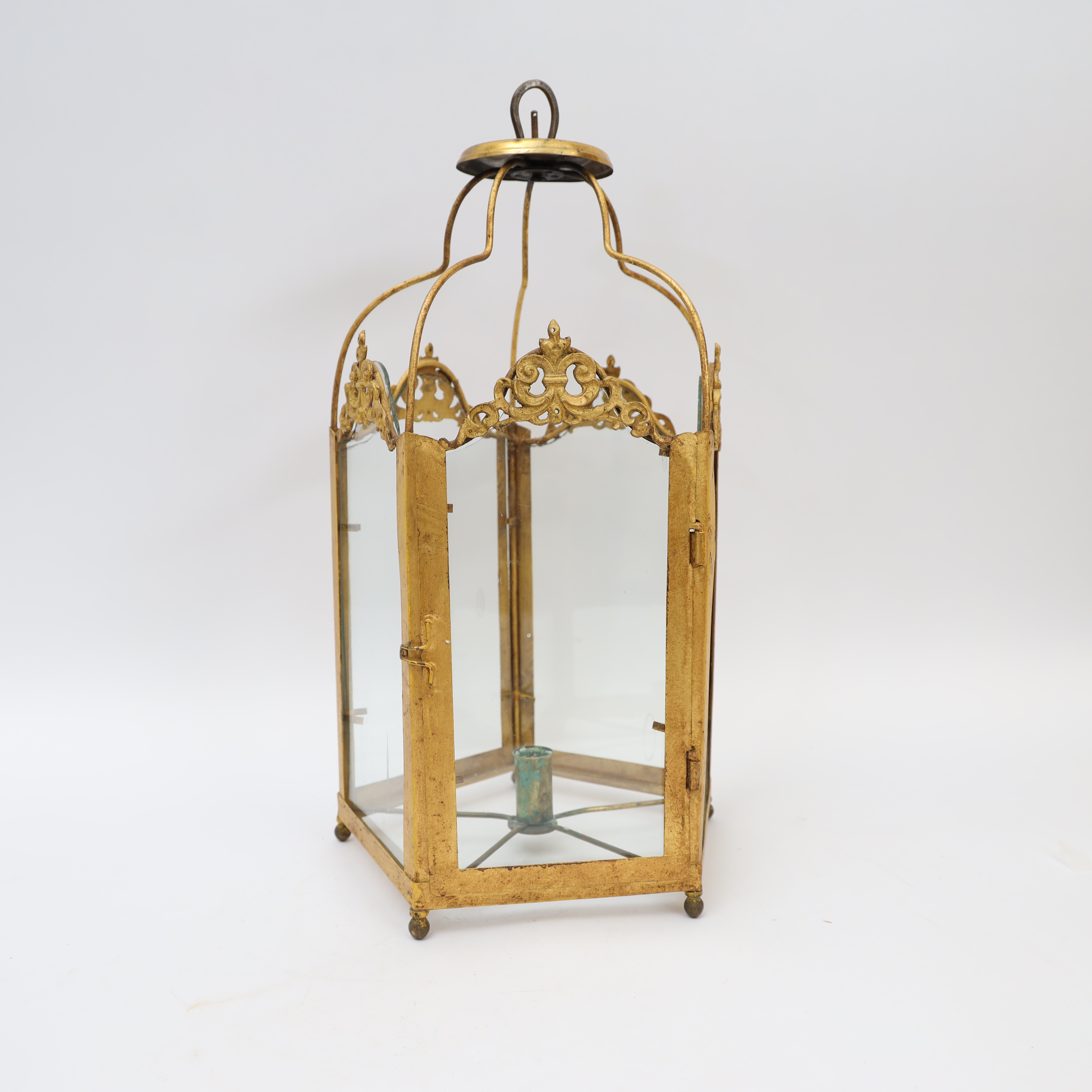 TAKLYKTA, 1800/1900-tal, bronserad metall och mässing, med infällda glas. För ett ljus.