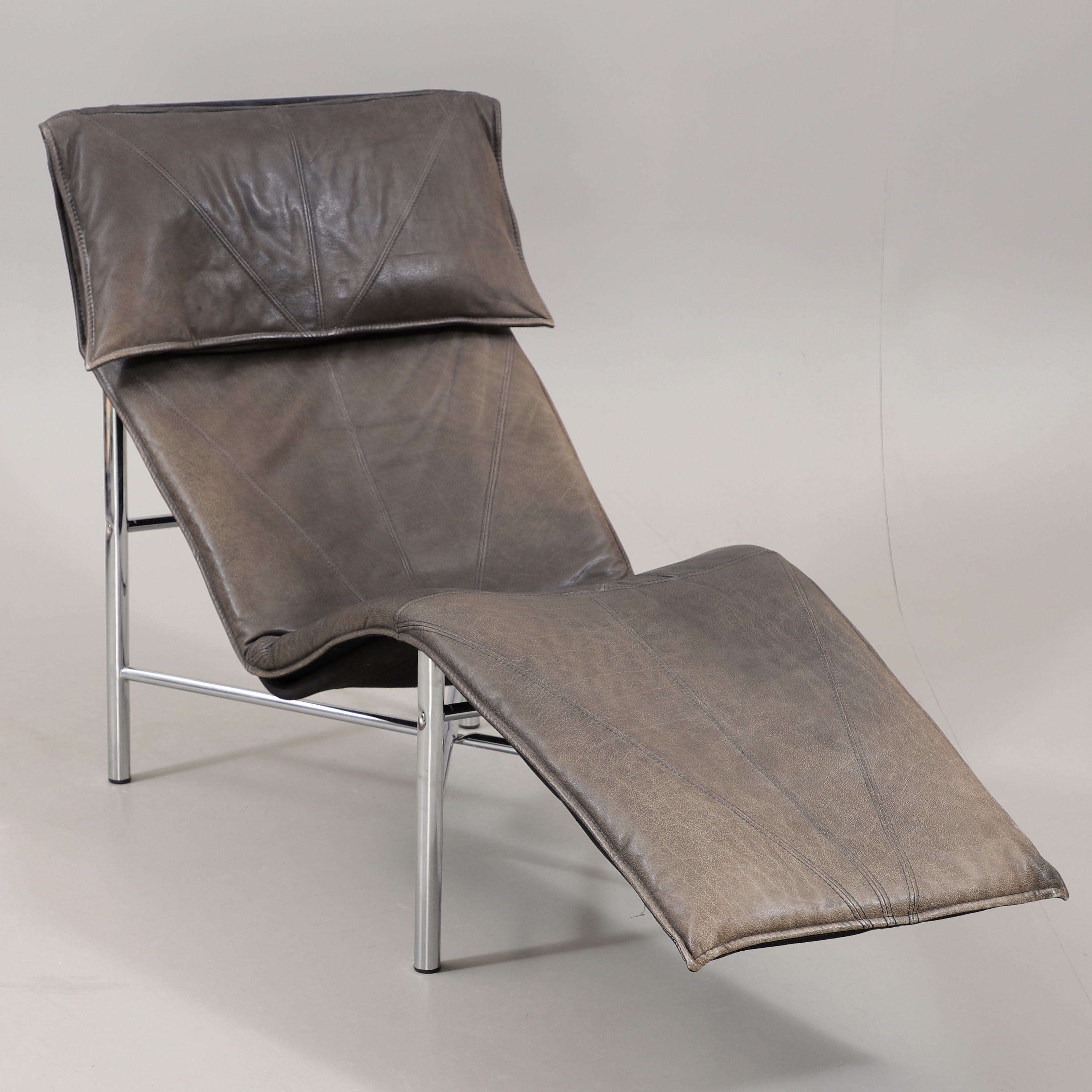 TORD BJÖRKLUND. Vilstol, "Skye", skinn/krom, IKEA, 1980/90-tal.