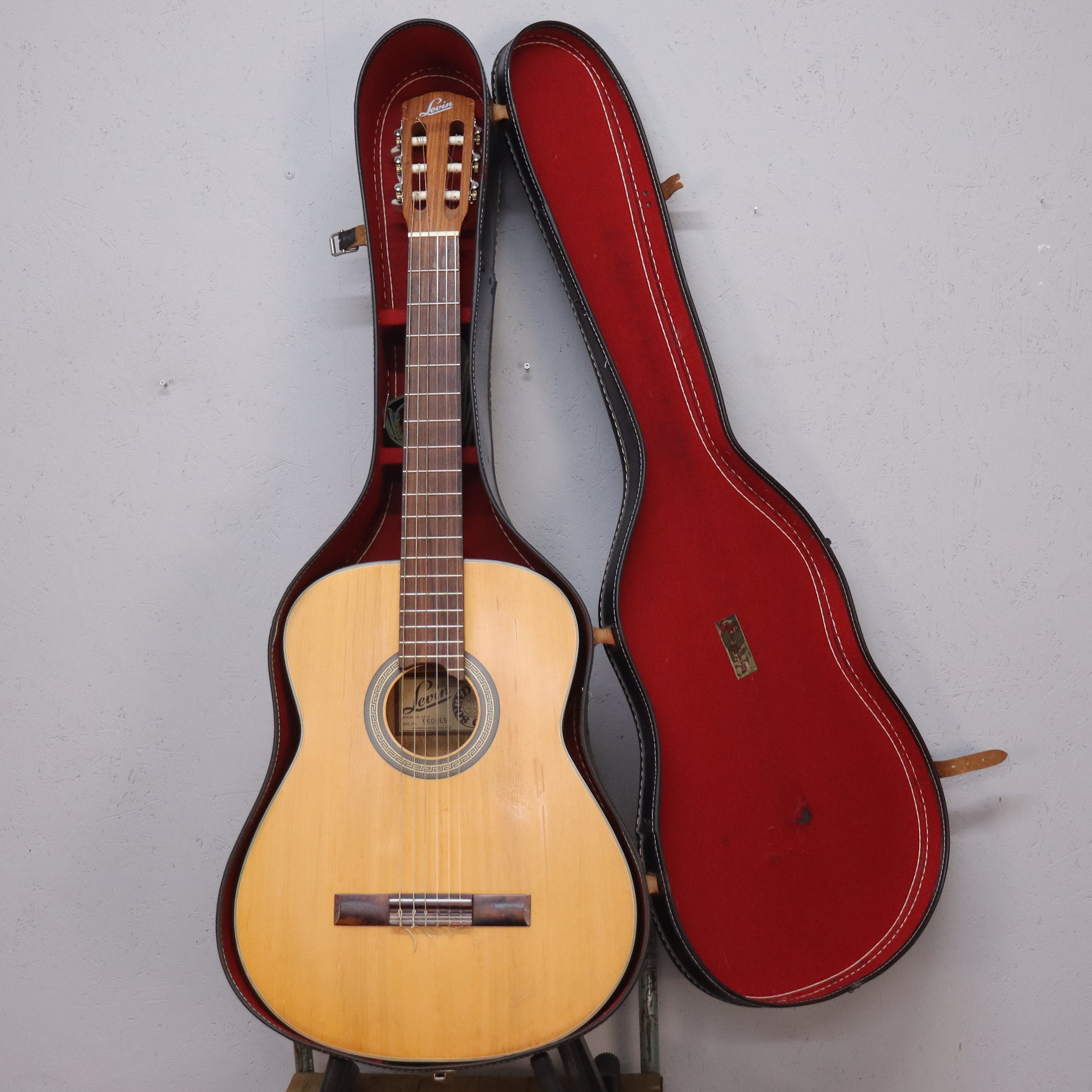 GITARR. Levin LG-17, nylonsträngad, akustisk, 1978.