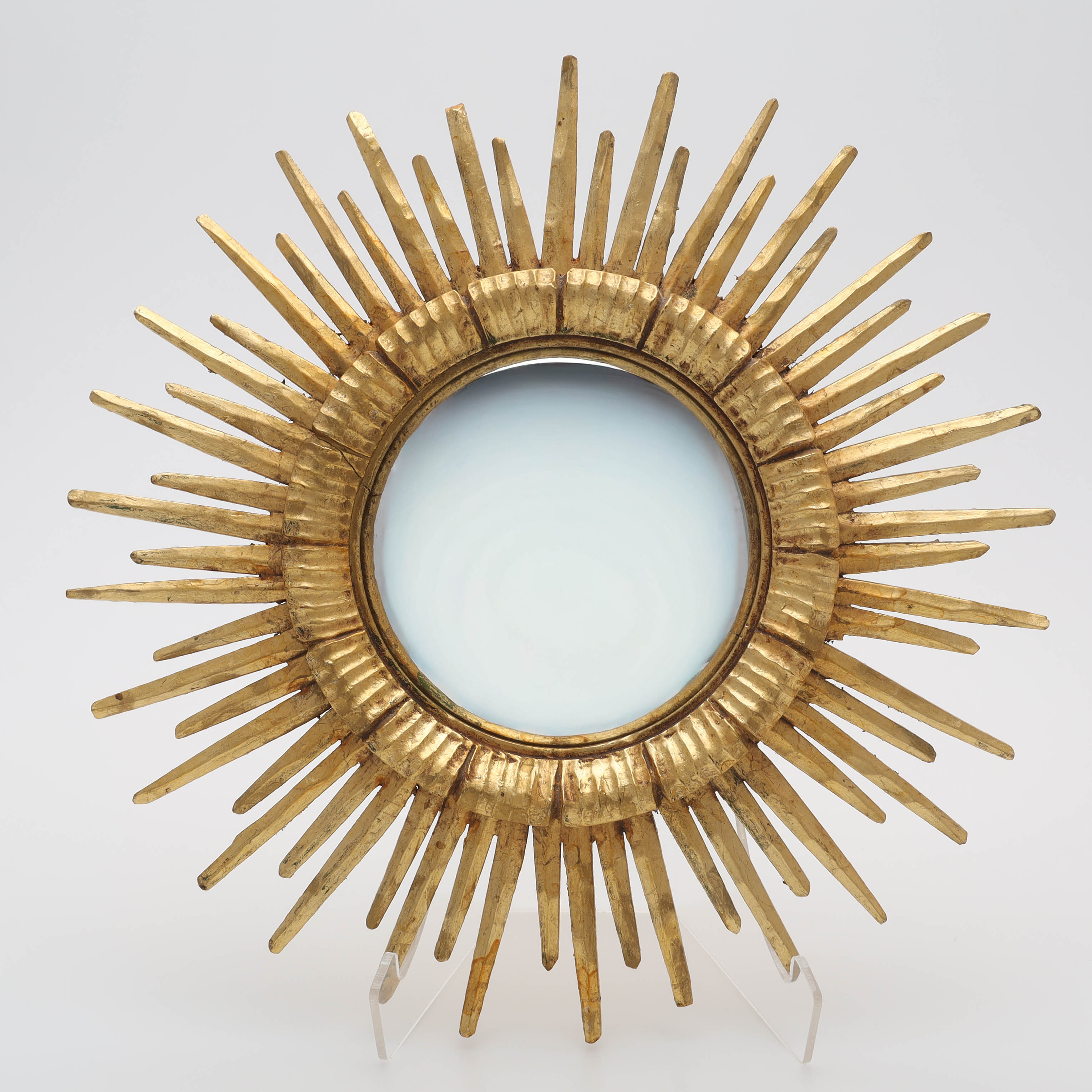 SOLSPEGEL, välvt glas, förgyllt trä, 1900-tal.