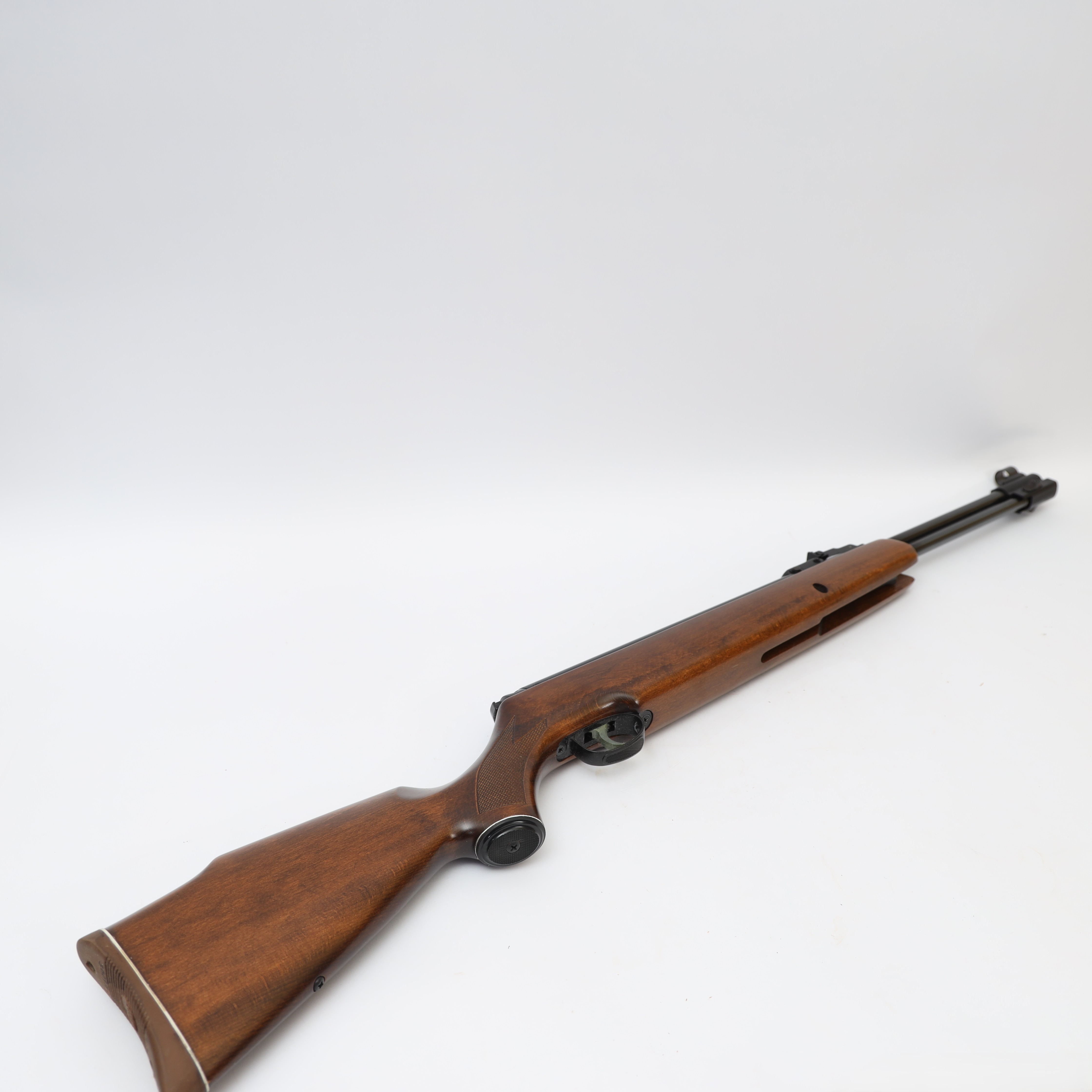 LUFTGEVÄR, Webley Eclipse, Delvis nätskuren kolv av betsat trä.
