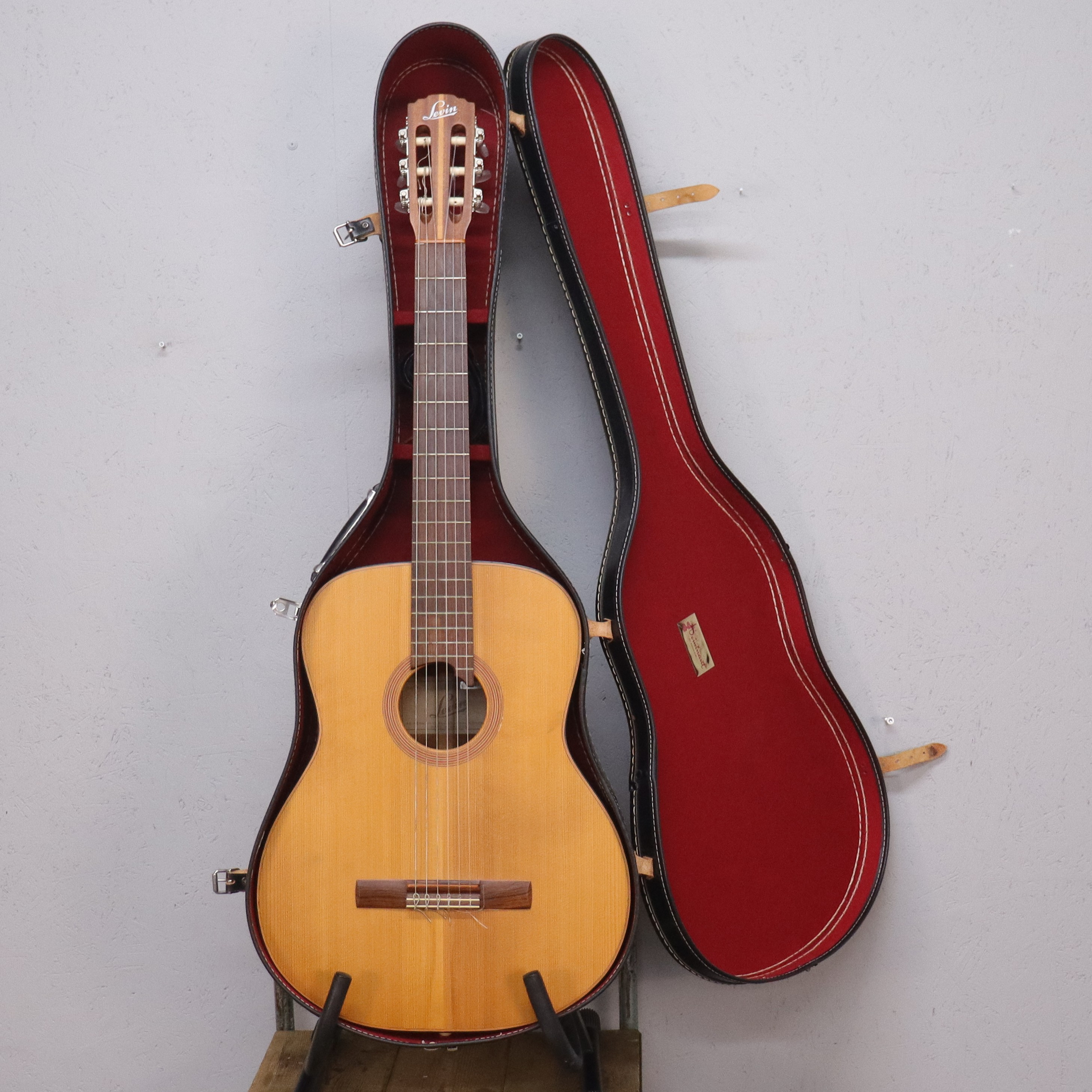 GITARR. Levin LG-17, nylonsträngad, akustisk, 1970.