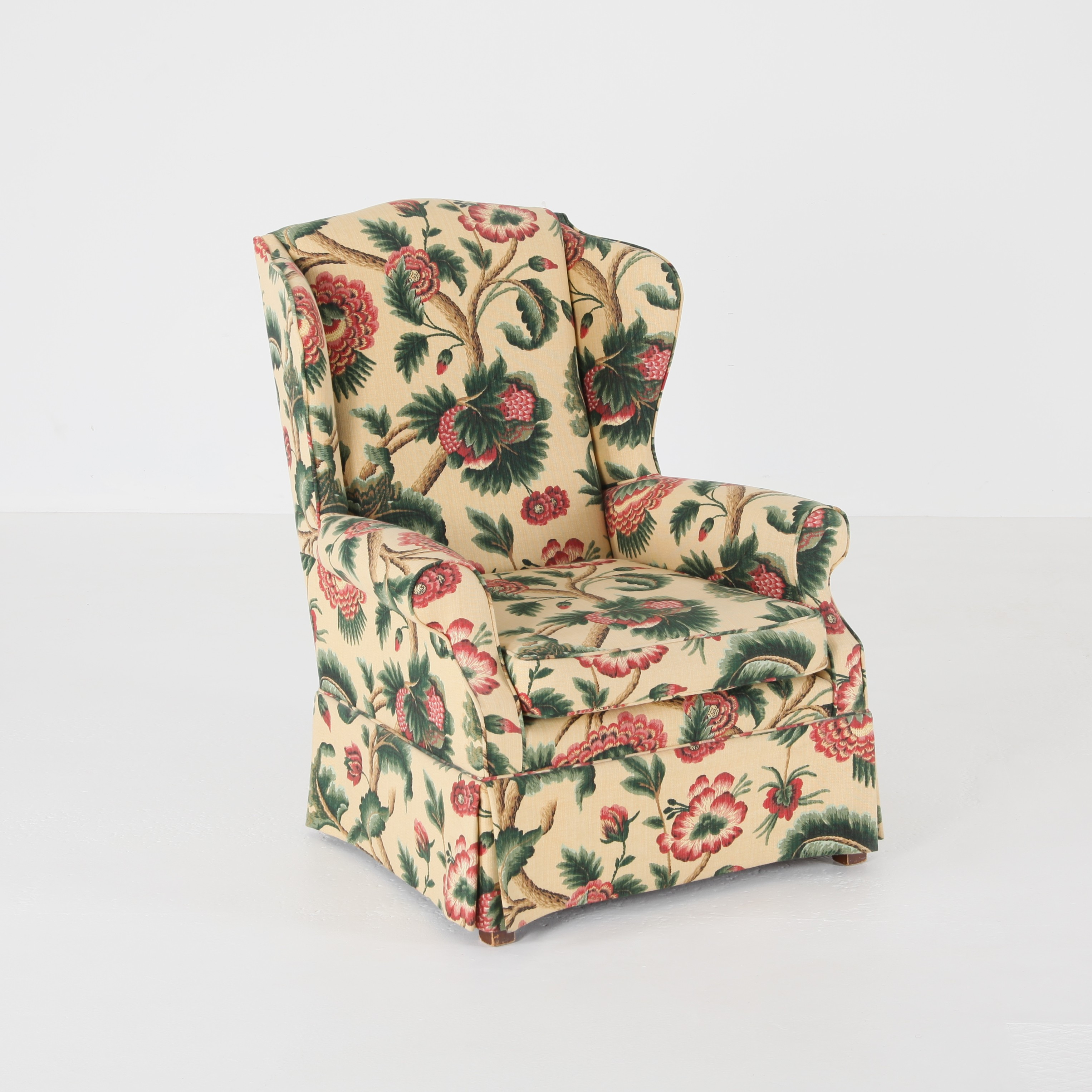 ÖRONLAPPSFÅTÖLJ, helklädd i "Flamestitch Tree" Zoffany.