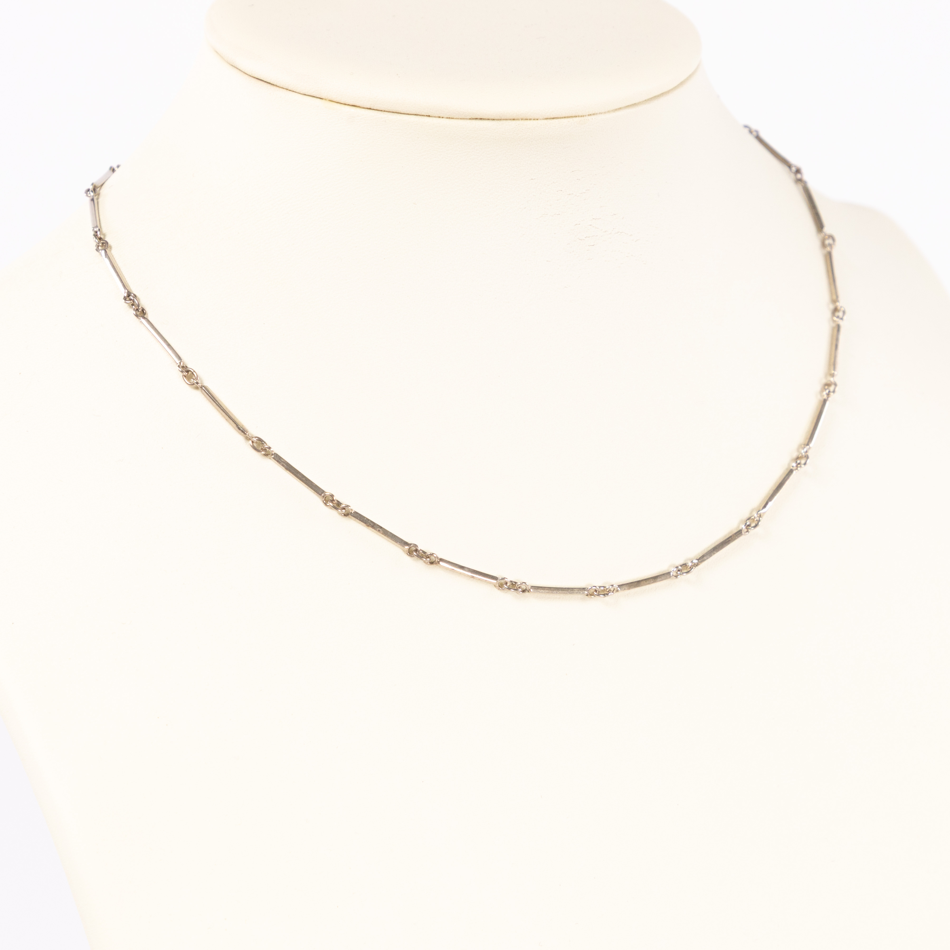 HALSBAND. Stavmodell, silver.
