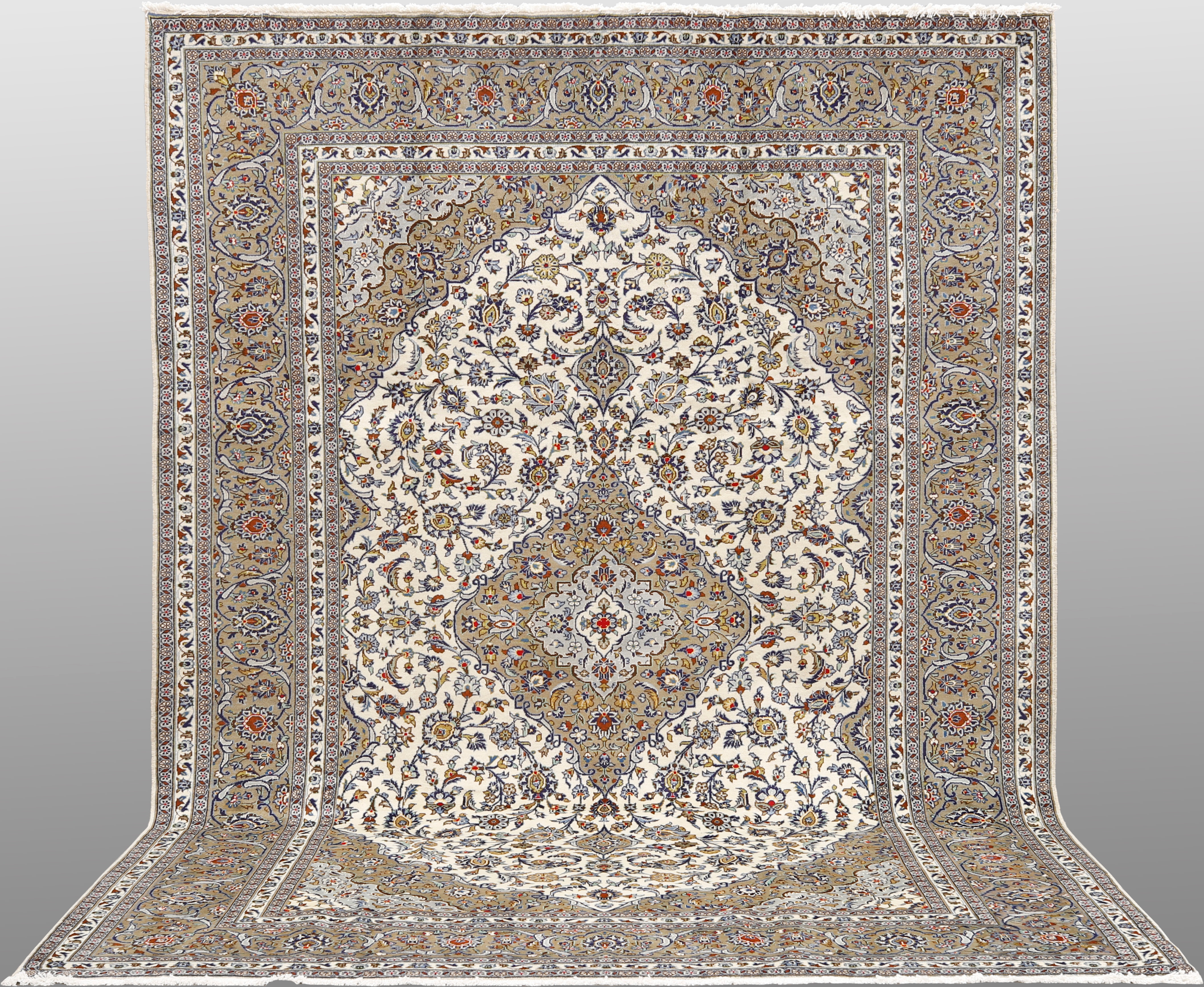 MATTA. Ljus Keshan korkull, 356 x 246 cm.