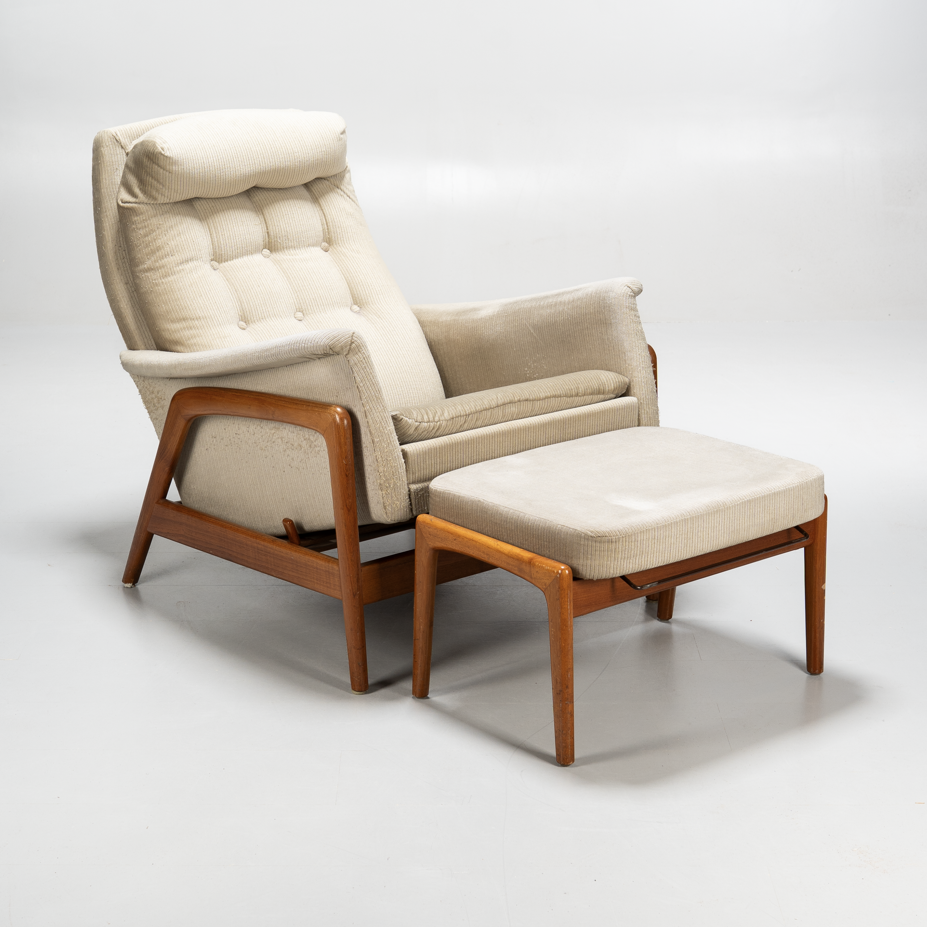FOLKE OHLSSON. Fåtölj med fotpall, "Arizona", Dux, modellen formgiven 1964.