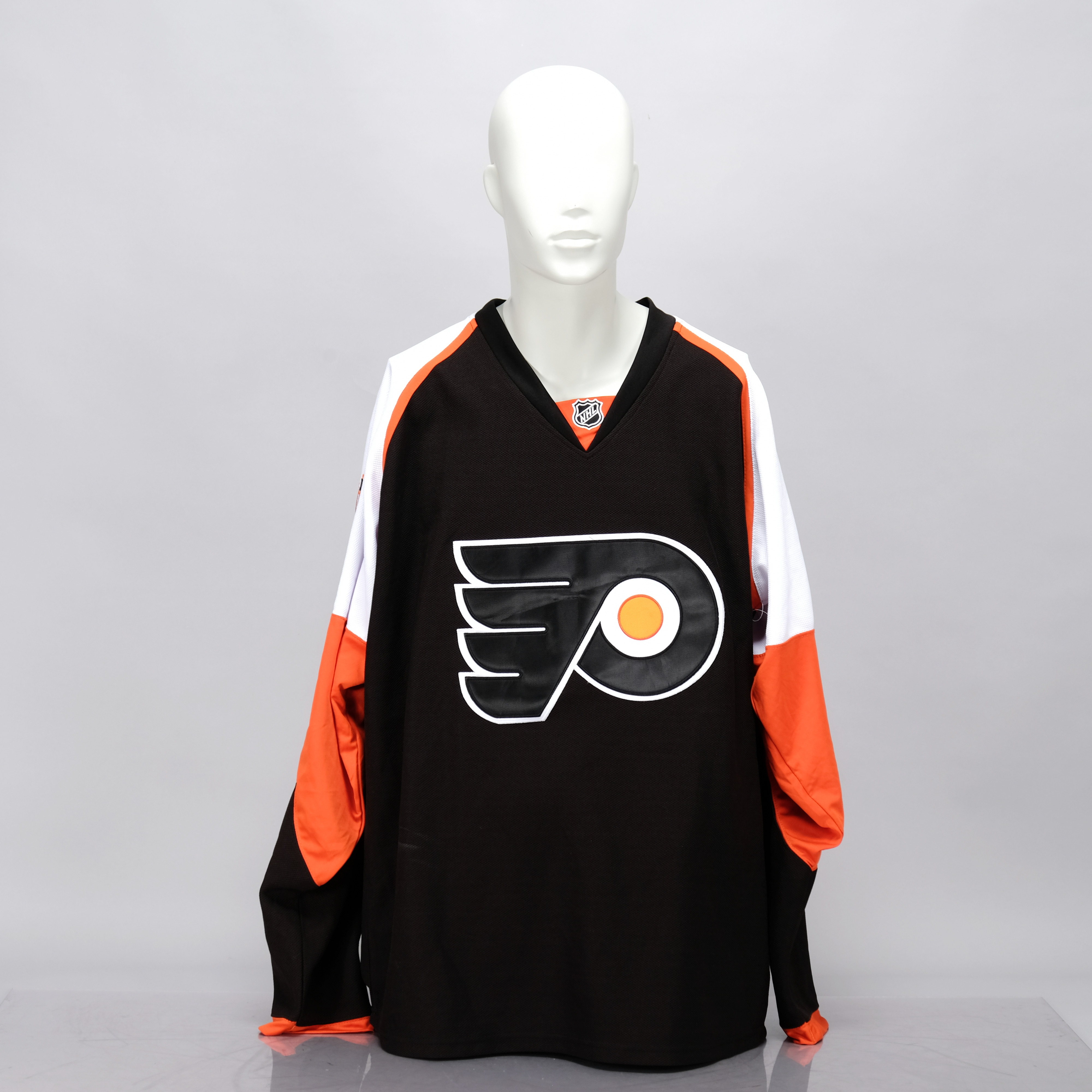 CHRIS PRONGER. Hockeytröja, Philadelphia Flyers, Spelarnummer 17, Signerad.