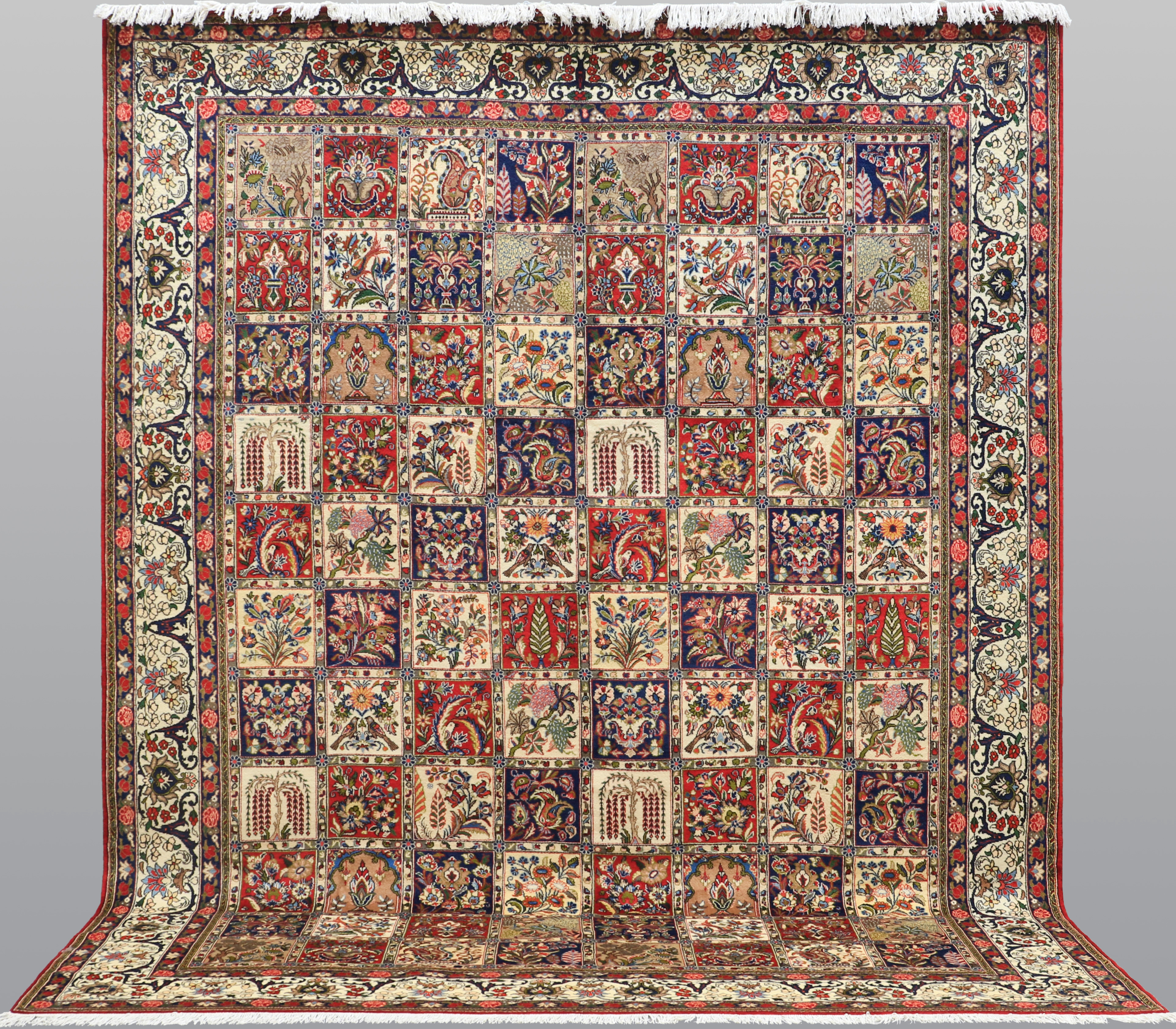 MATTA. Figural Baktiari, trädgårdsmönstrad, 400 x 314 cm.