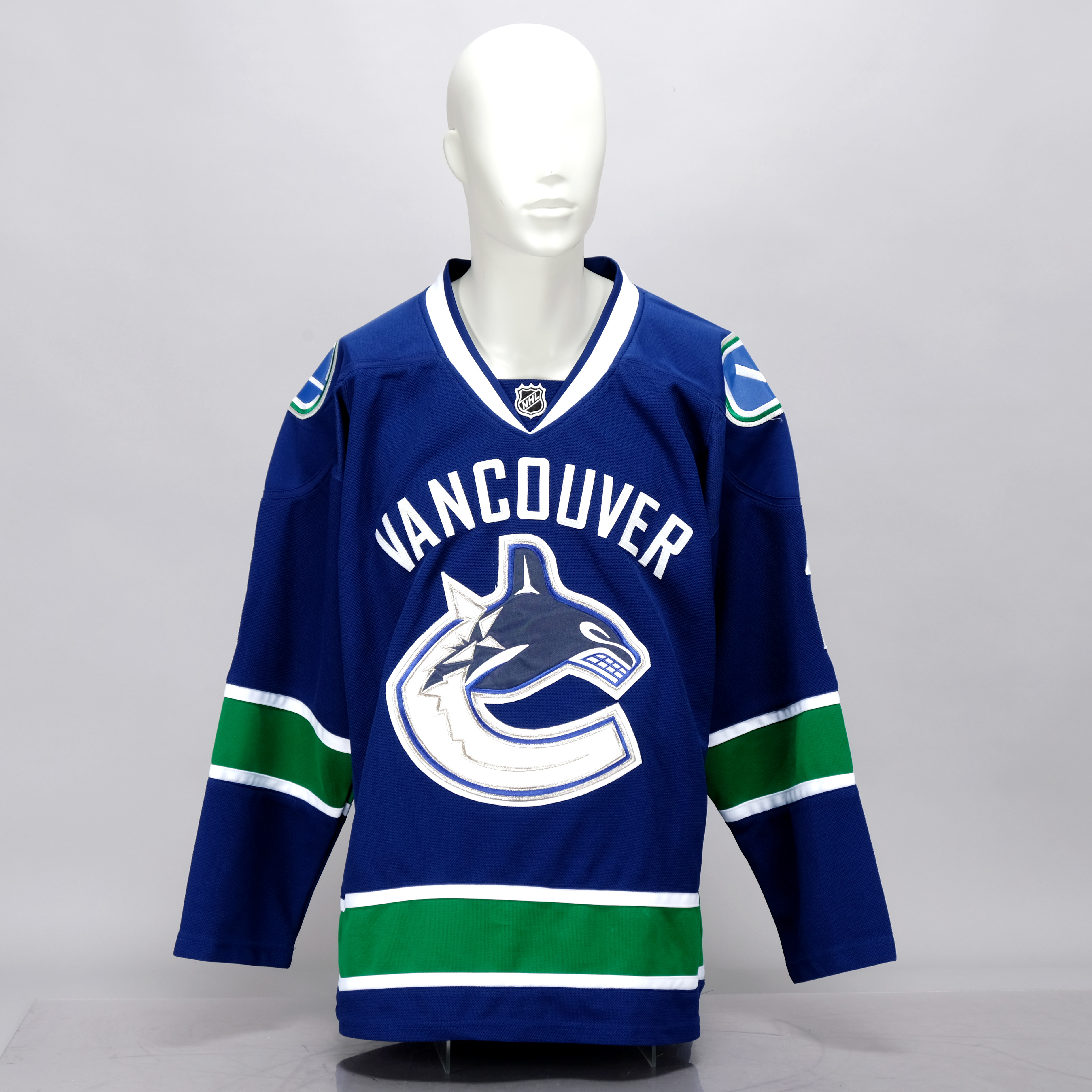 ROBERTO LUONGO. Hockeytröja, Vancouver, Spelarnummer 1, Signerad.