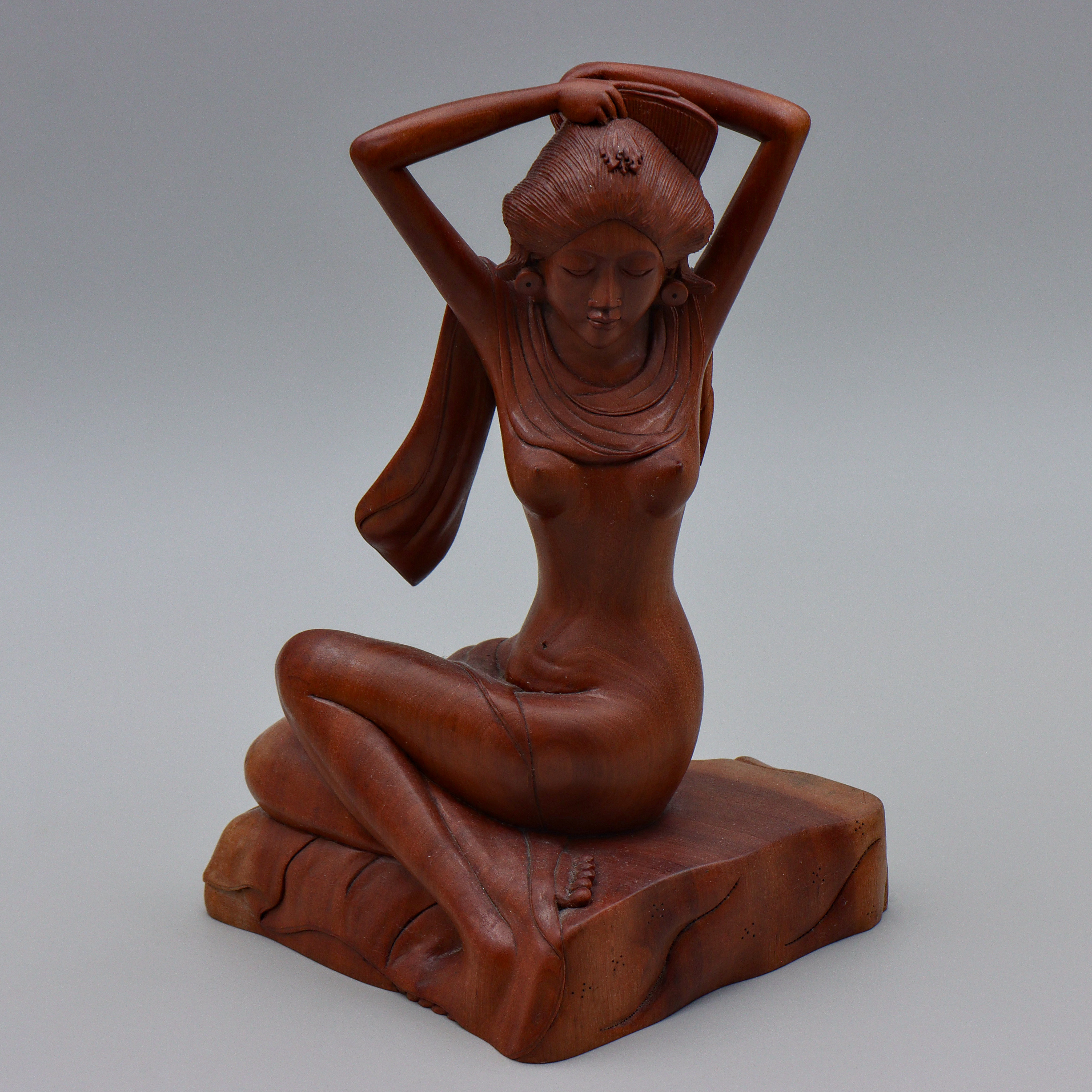 TRÄSKULPTUR "KVINNA" BALI (28cm).