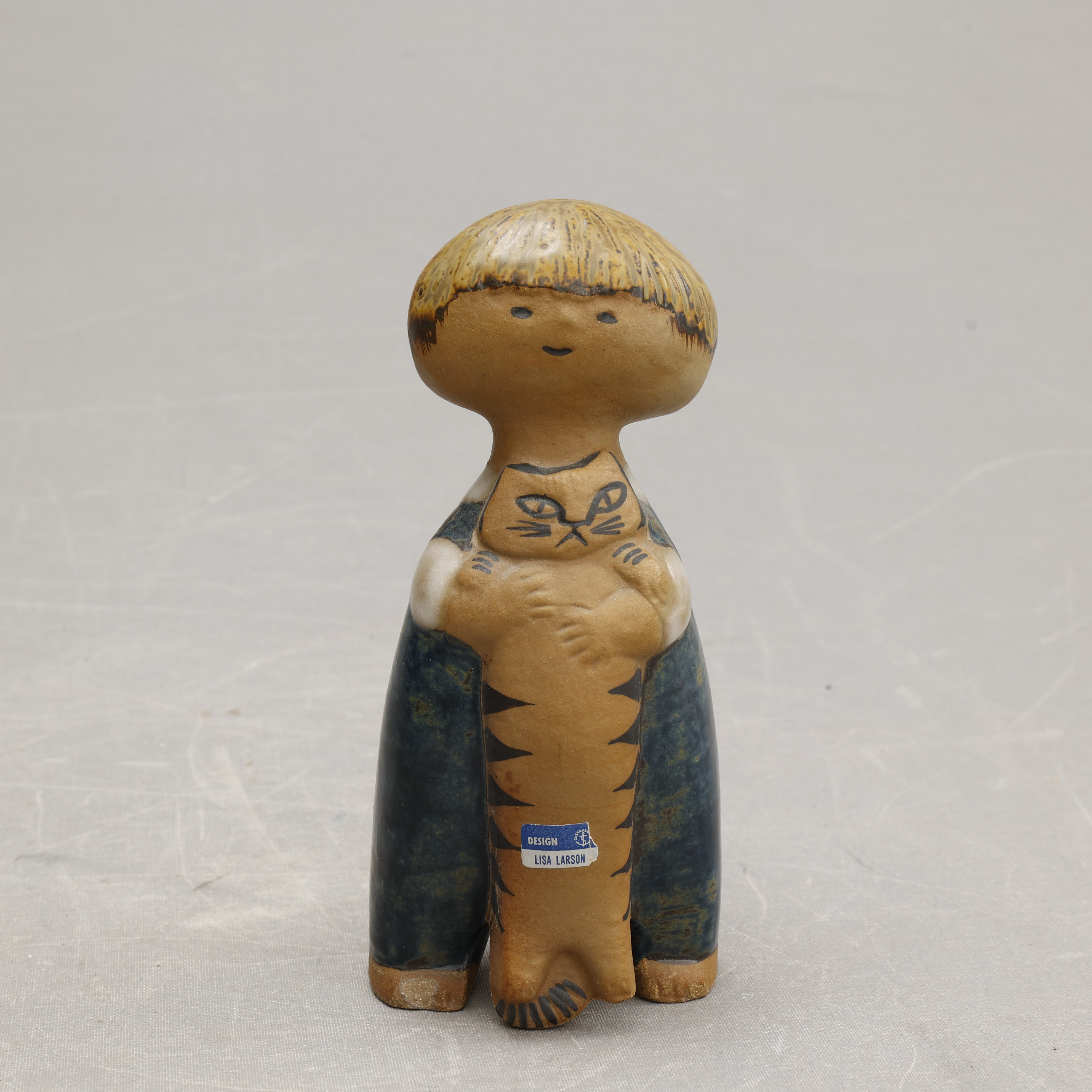 LISA LARSON. FIGURIN, " Pelle ", signerad/etikettmärkt, Gustavsberg.