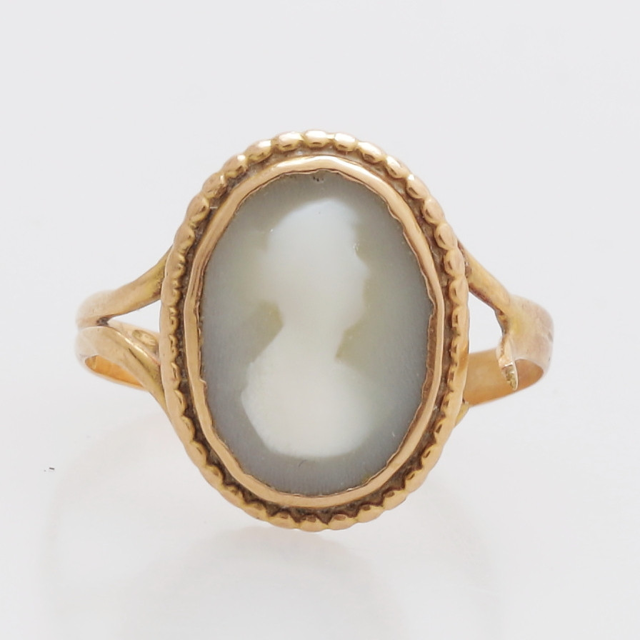 RING, guld 18K, kamé, totalvikt 7,96 gram.