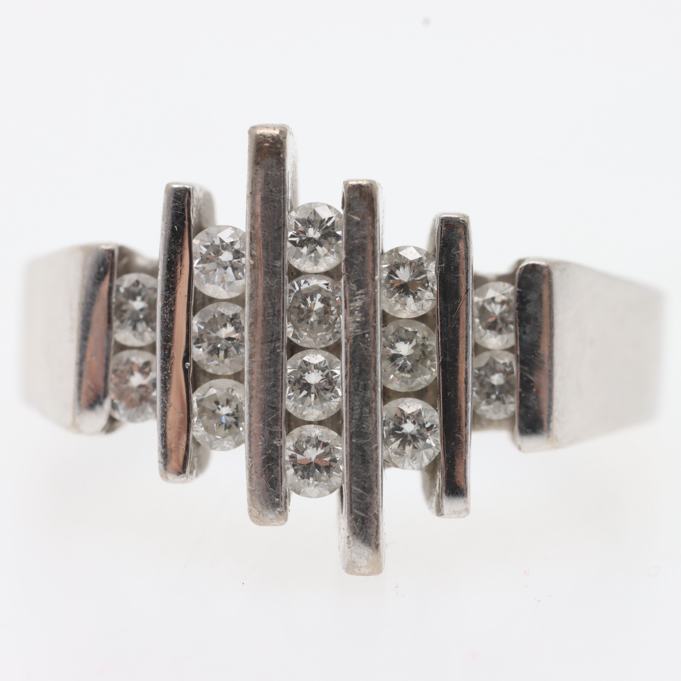 RING, 14K vitguld med briljanter.