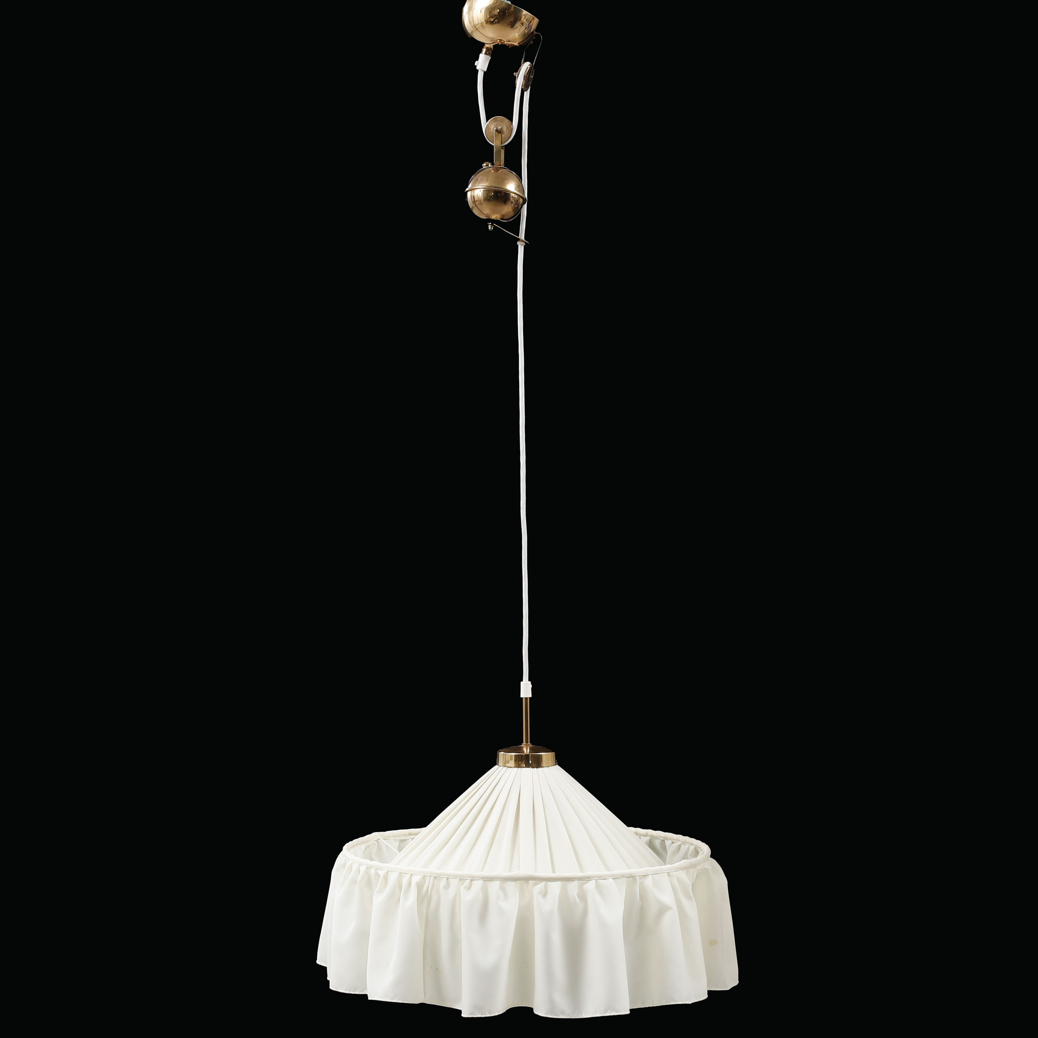 JOSEF FRANK. Taklampa, modell 2560. Firma Svenskt Tenn.