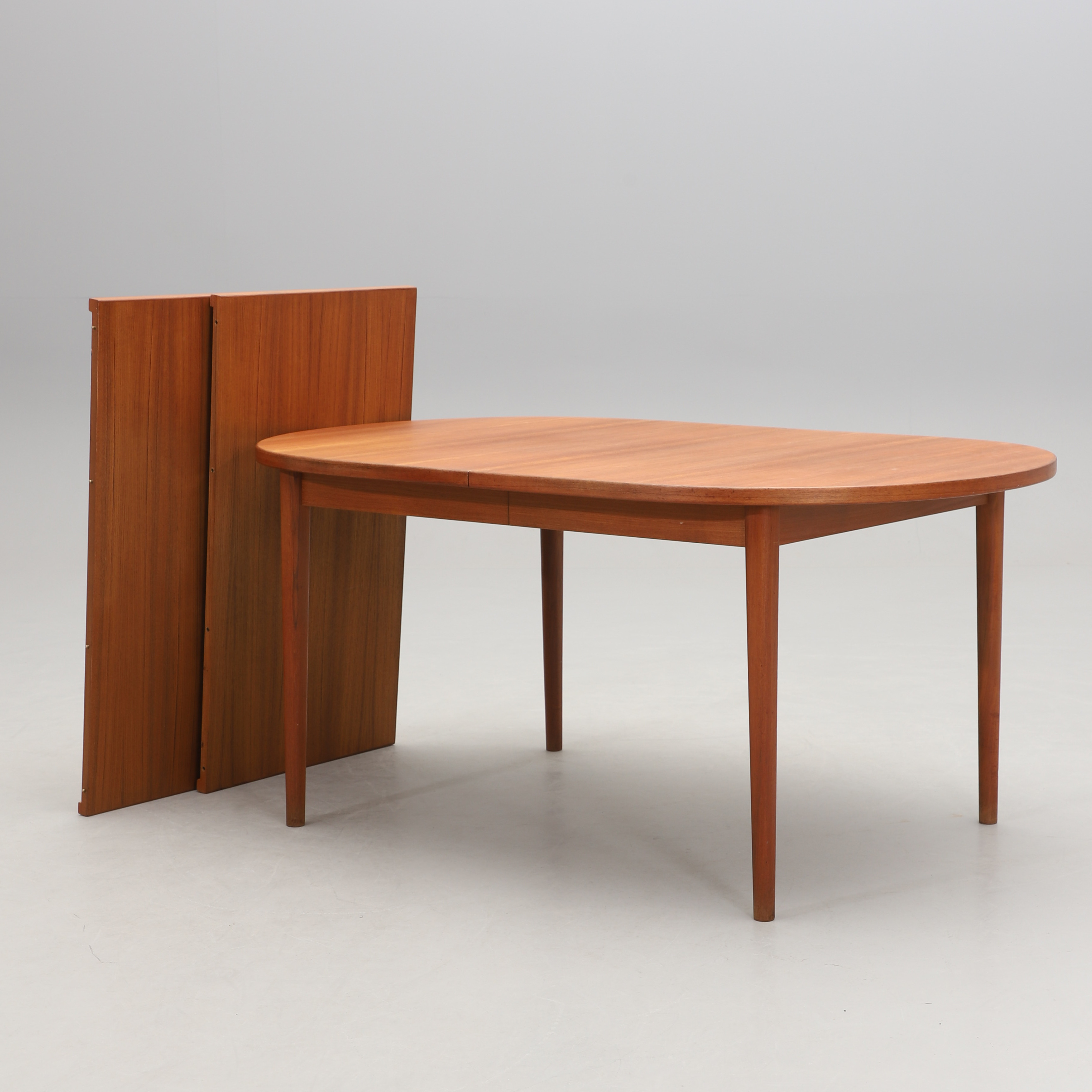 NILS JONSSON. Matbord, teak, "Ove", Bra Bohag, Troeds, Bjärnum, 1960-tal.