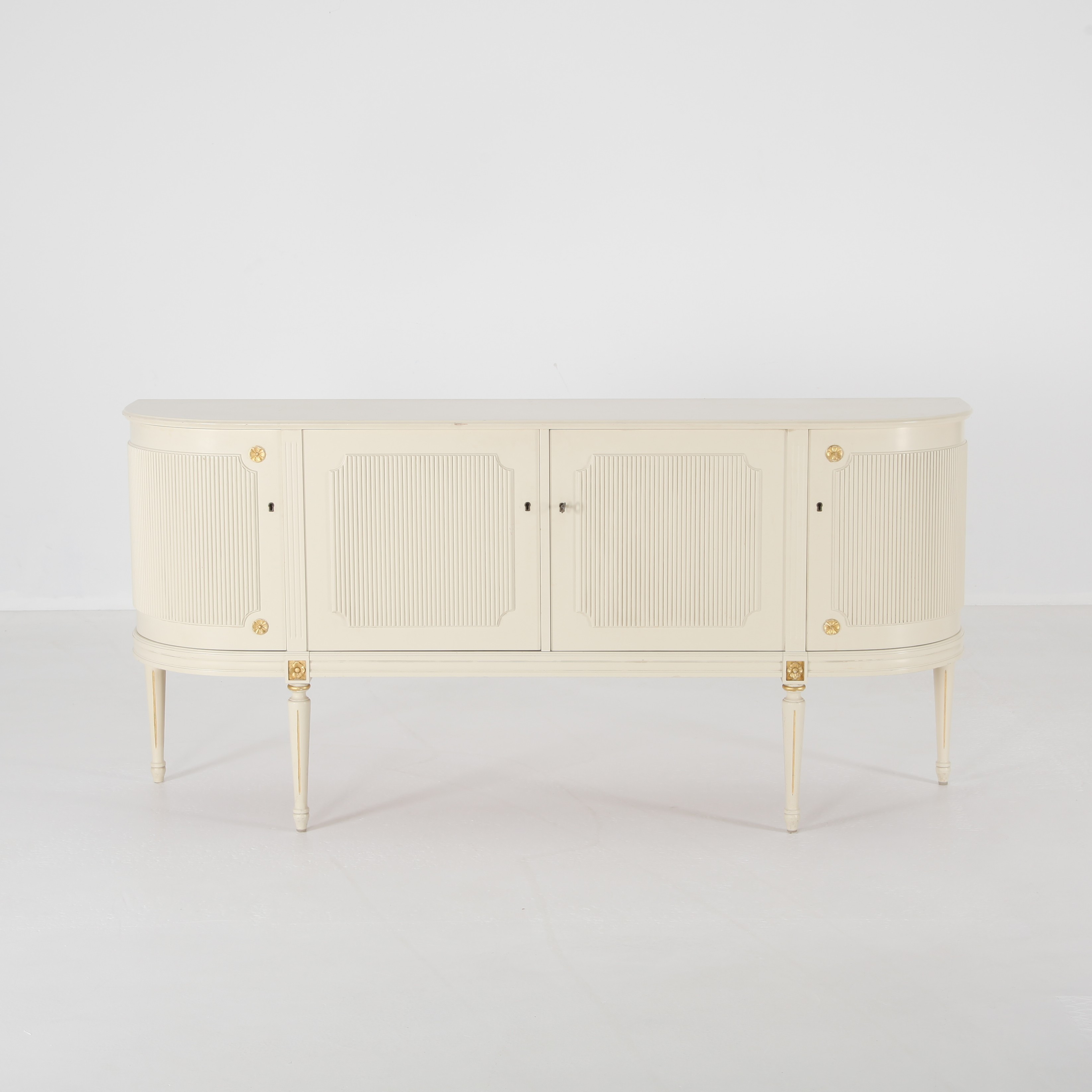 SERVERINGSSKÅP/SIDEBOARD, Gustaviansk stil, Sverige 1900-talets senare del.