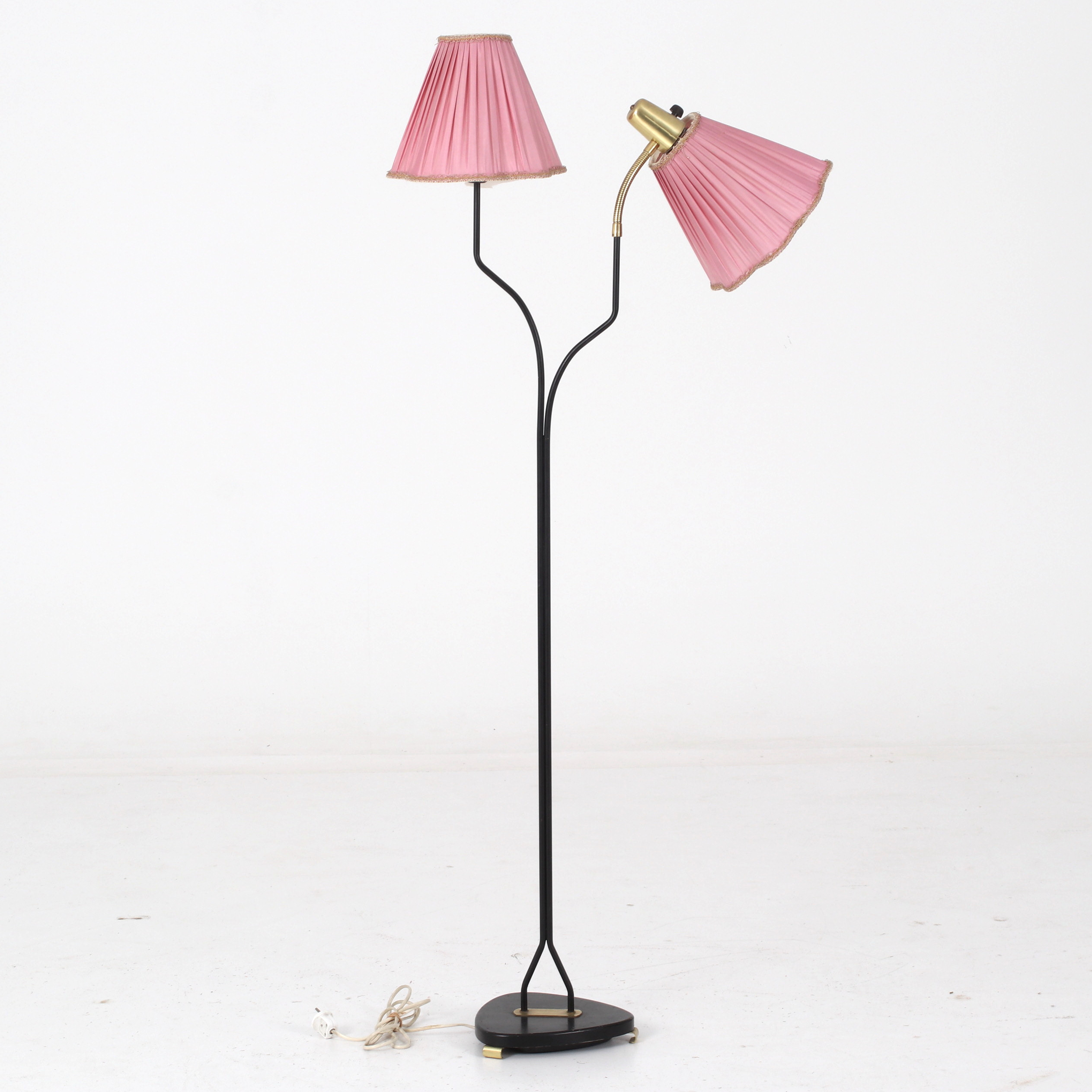 GOLVLAMPA, 2-armad, svartlackad metall, Eskilstuna Elekrofabrik, 1950/60-tal.