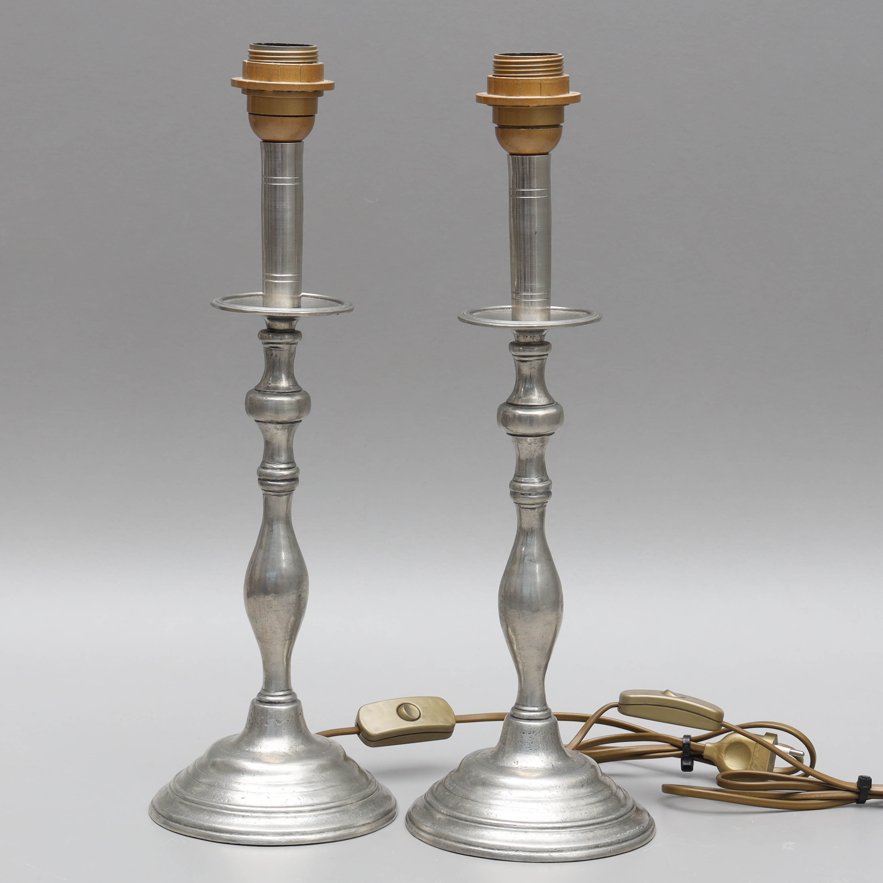 BORDSLAMPOR, 2 st, tenn, 1900-talets senare del.
