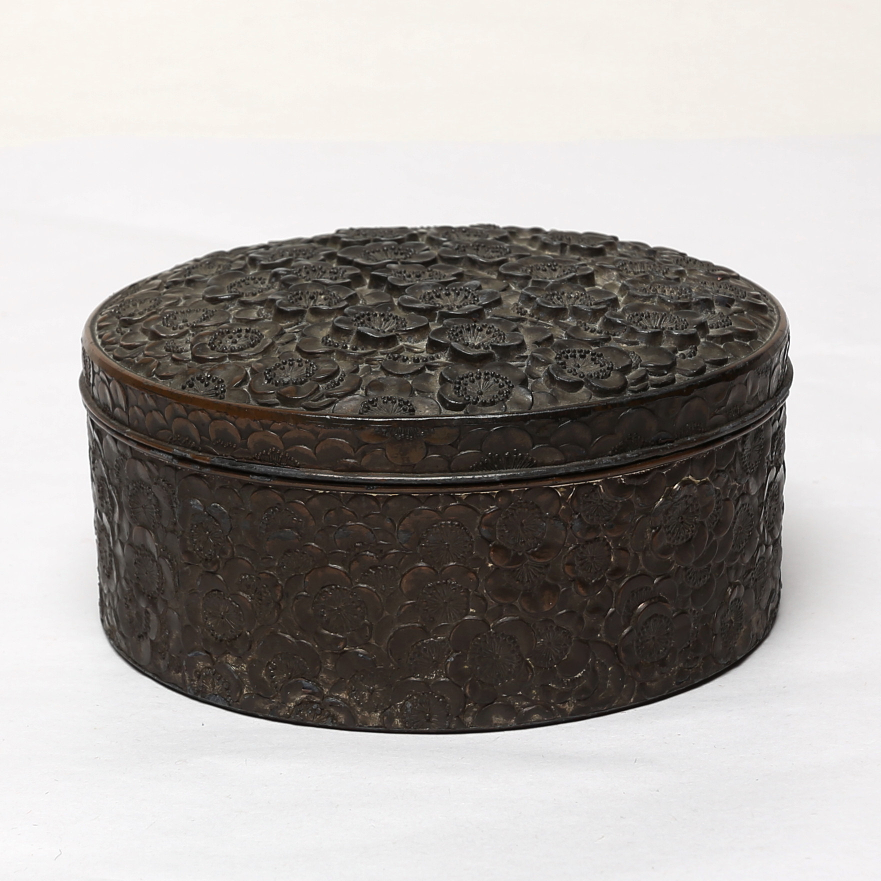 LOCKASK, metall, med blommotiv, jugend, sannolikt tidigt 1900-tal.