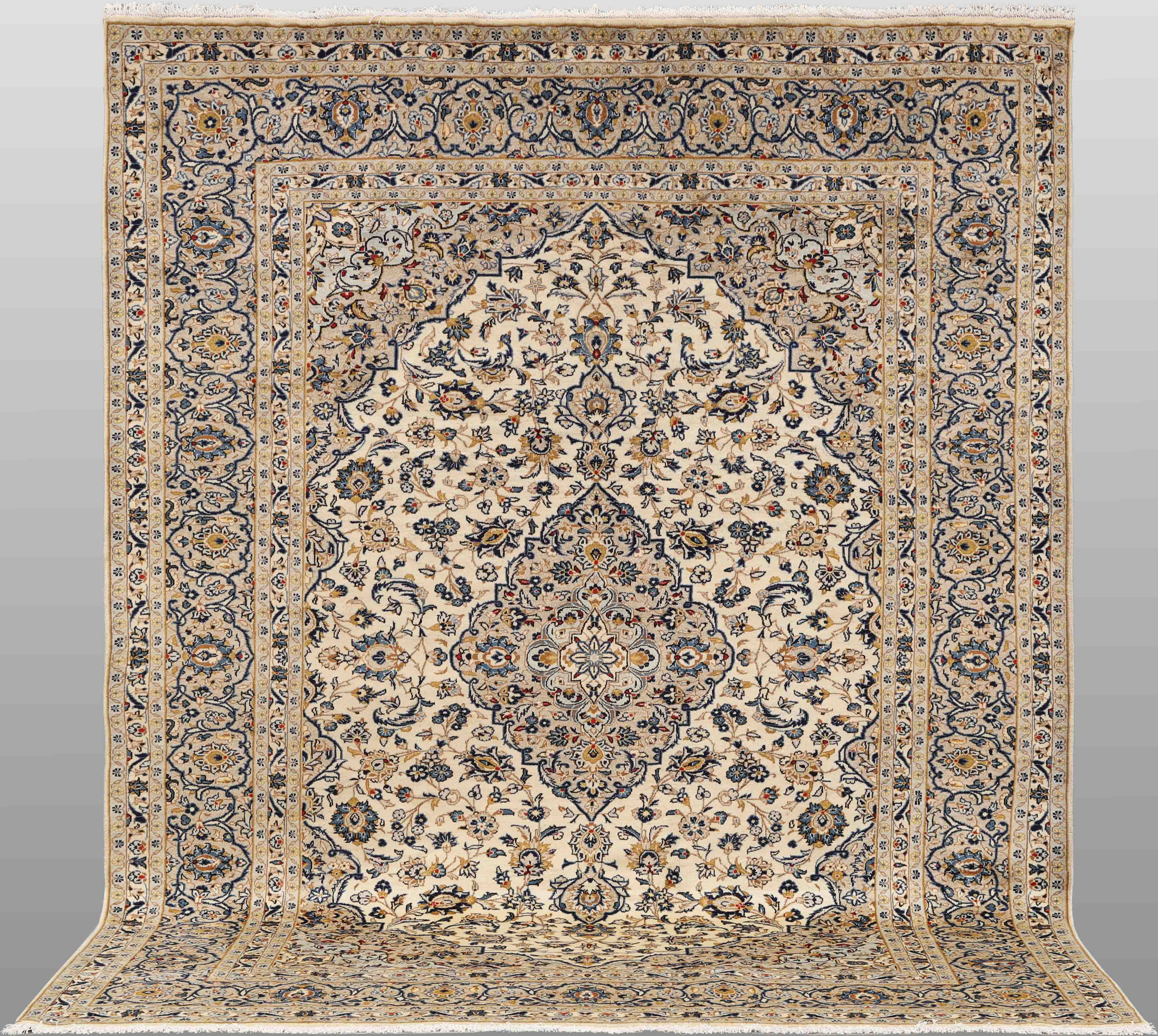 MATTA. Ljus Keshan korkull, extra fine, 340 x 253 cm.