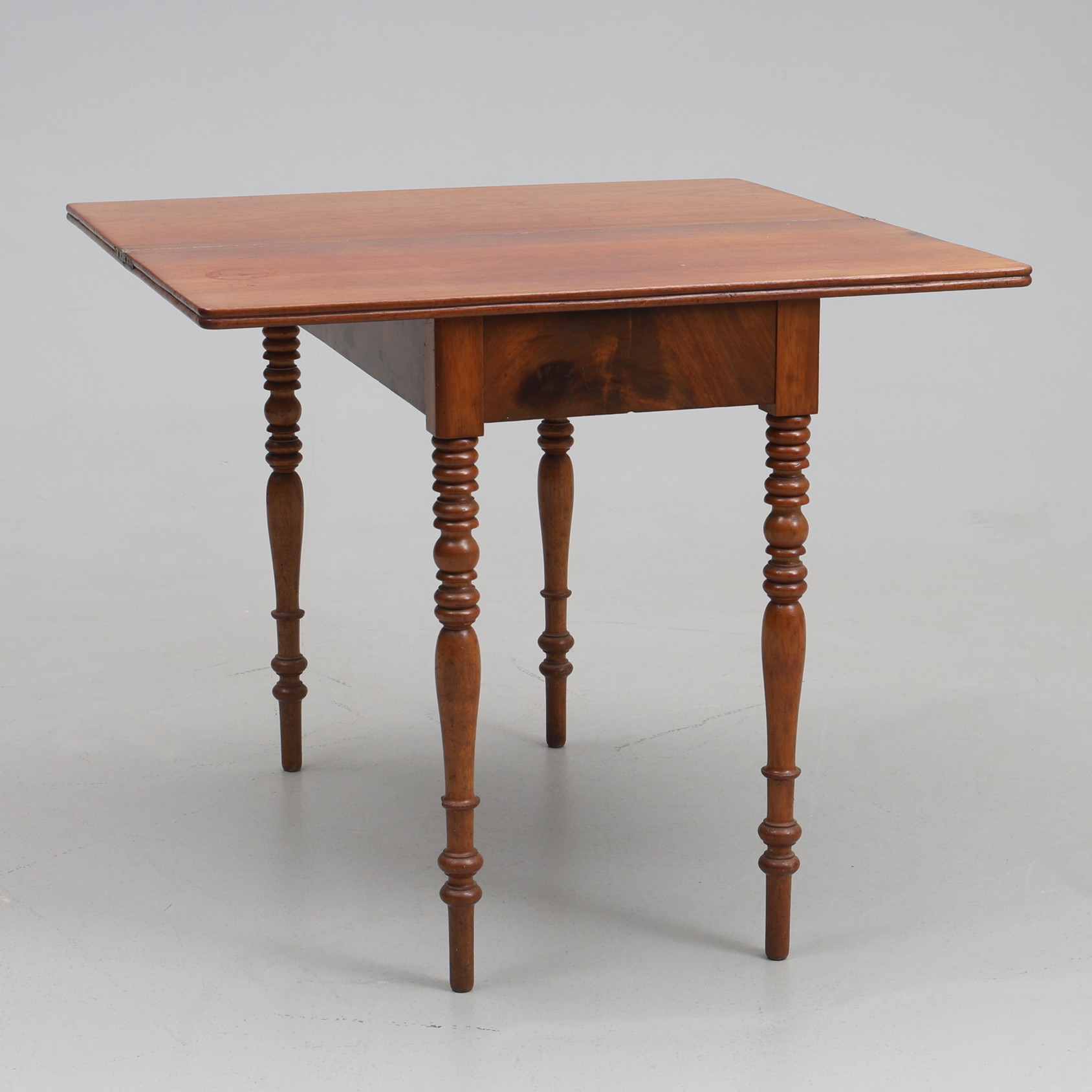SPELBORD, NYRENÄSSANS, MAHOGNY.