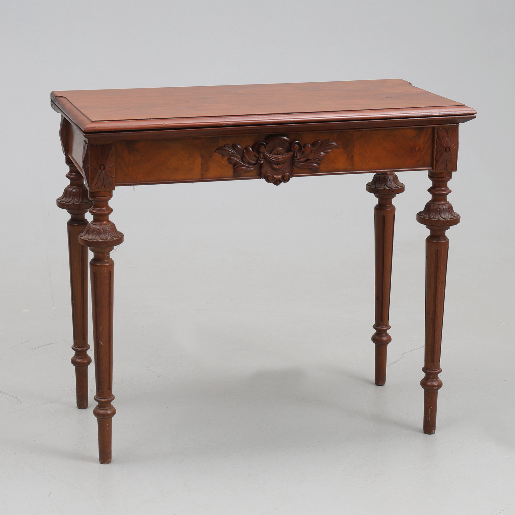 SPELBORD, NYRENÄSSANS, valnöt 1900tal.