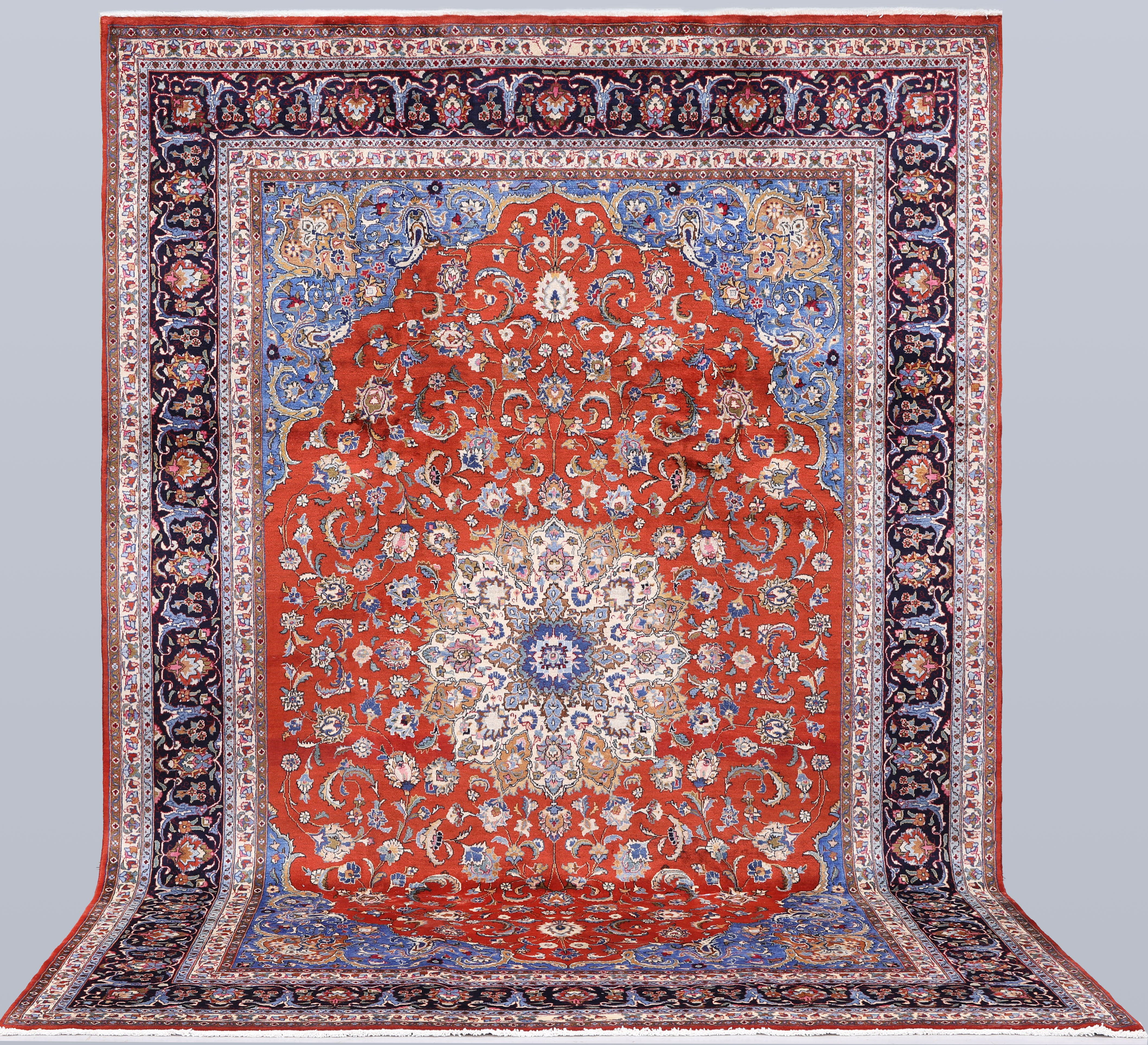 MATTA. Saruk fine, 356 x 250 cm.