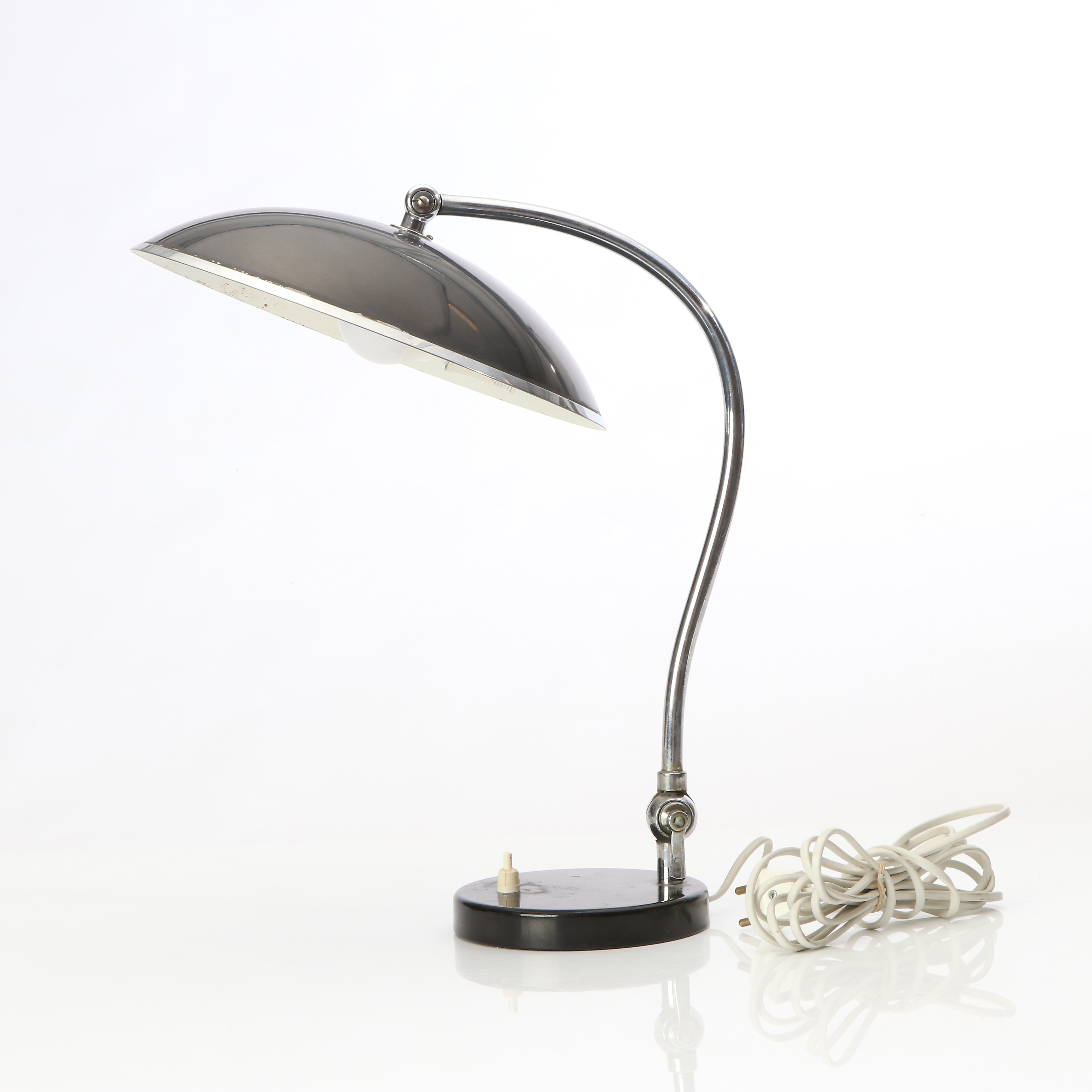 BORÉNS, BORDSLAMPA. Förkromad och lackerad metalll. Borås, 1930-tal. Modell 528.