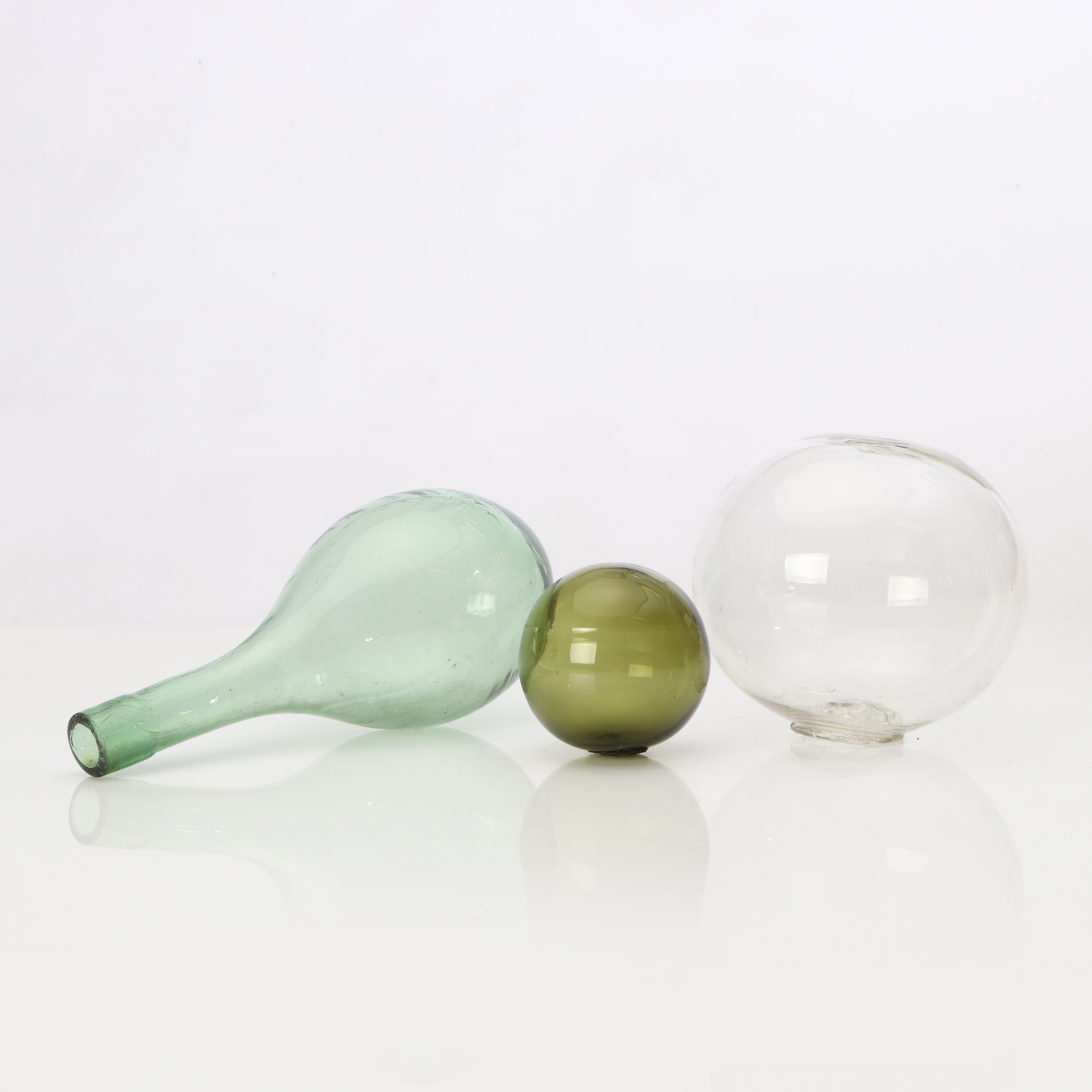 FLÖTEN, TVÅ ST OCH FLASKA. Glas. 1800-tal.