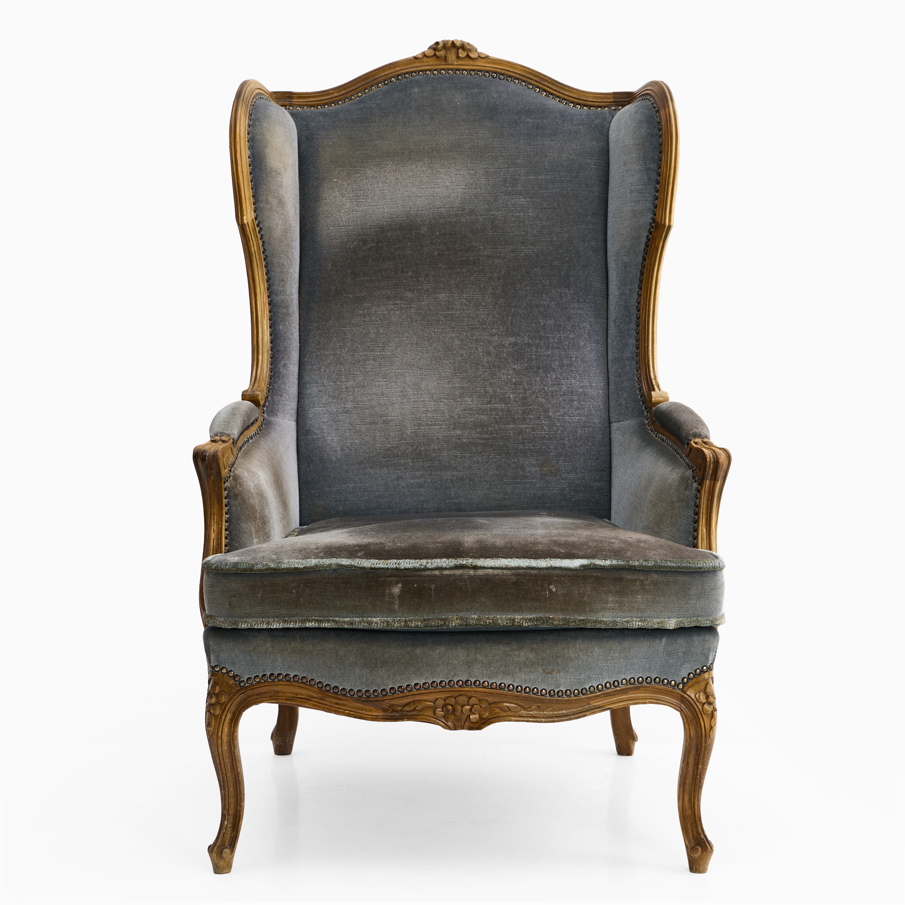 BERGERE / FÅTÖLJ, Louis XV-stil, 1900-talets första hälft, stomme i ek, träskuren dekor.