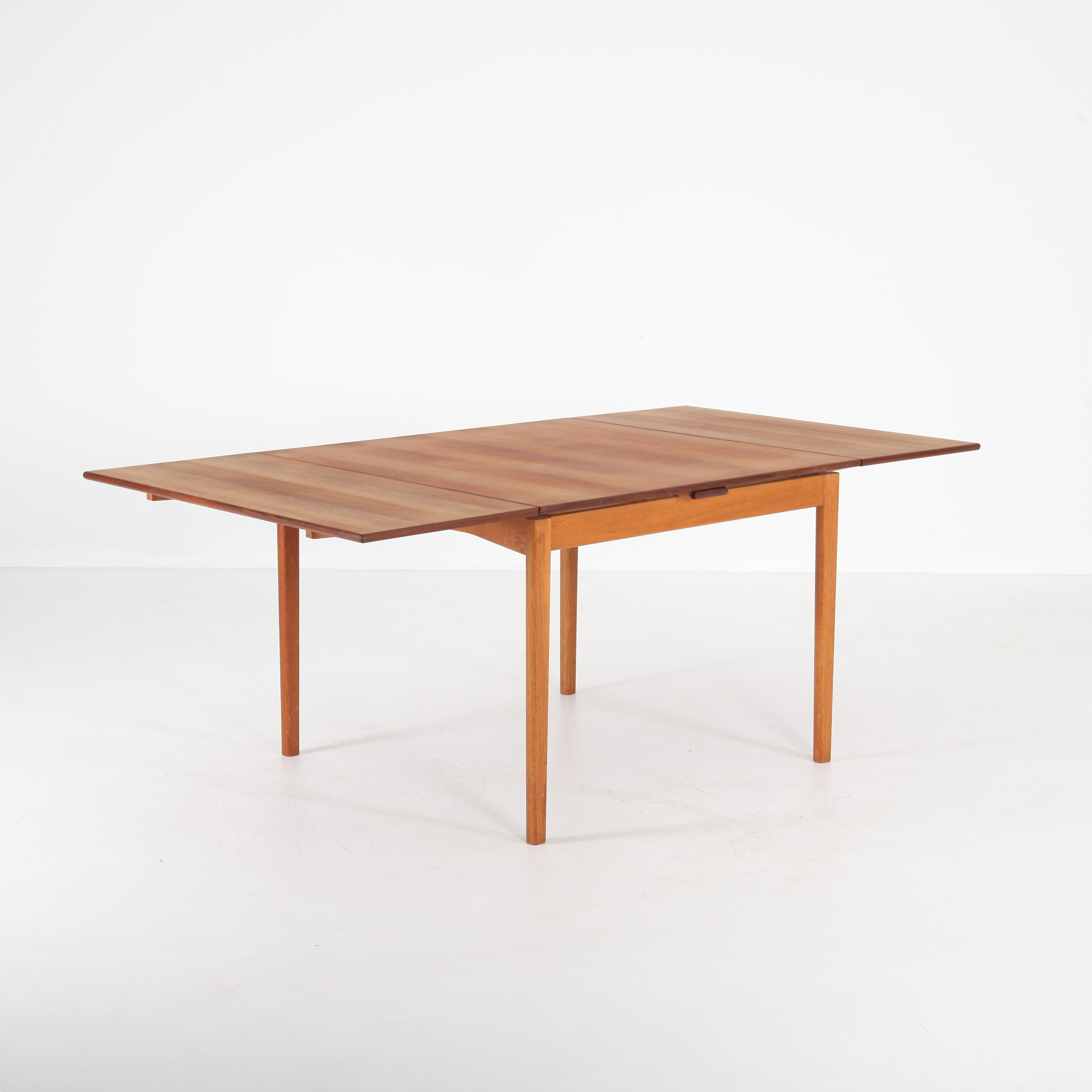 MATBORD MED UTDRAGSSKIVOR, teak, Sverige 1950/60-tal.