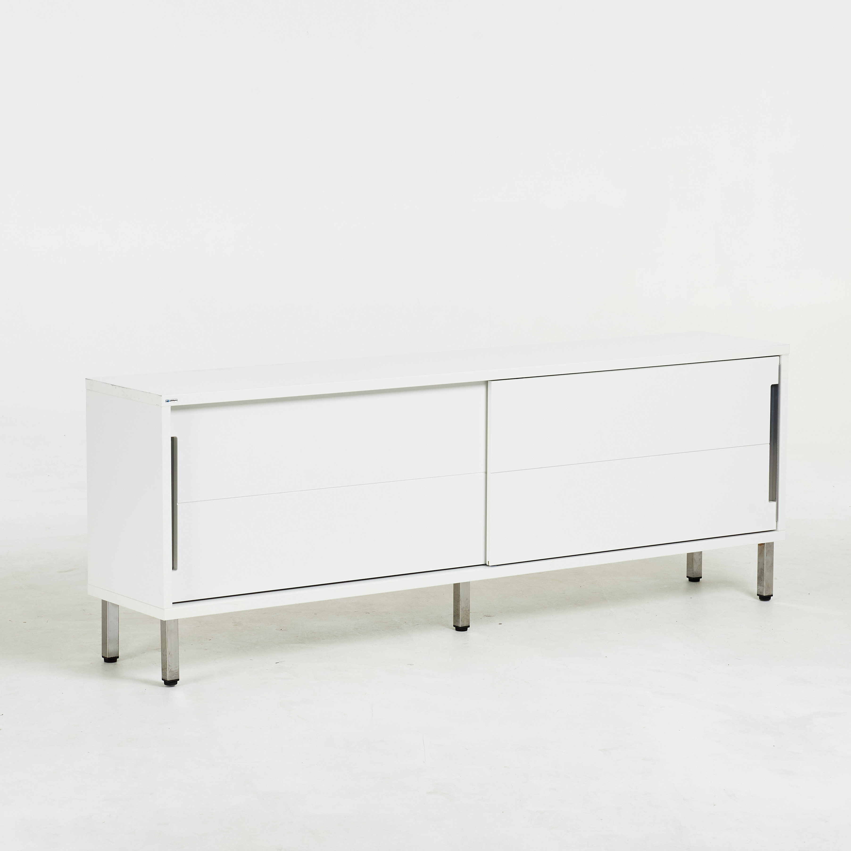 SIDEBOARD. Edsbyn, laminat, kromade ben.