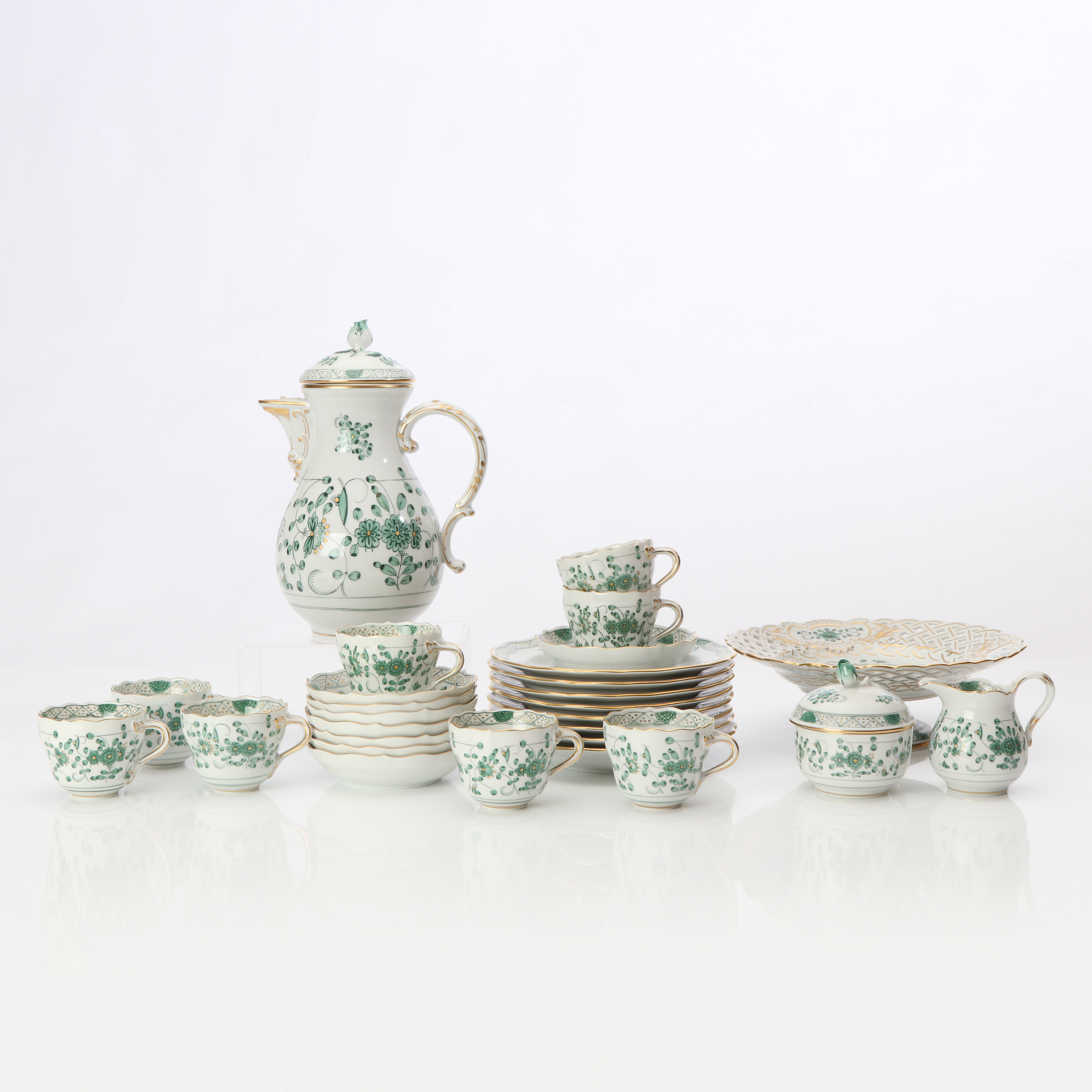 MEISSEN, KAFFESERVIS, 20 DELAR. Porslin med dekor i görnt och guld. "Indianische blumen". Tyskland, 1900-tal.
