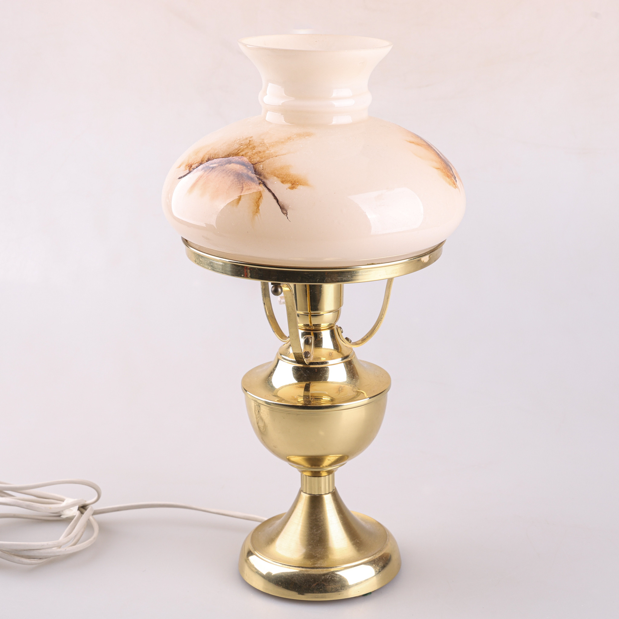 BORDSLAMPA, mässing, glasskupa, 1900-talet andra hälft.