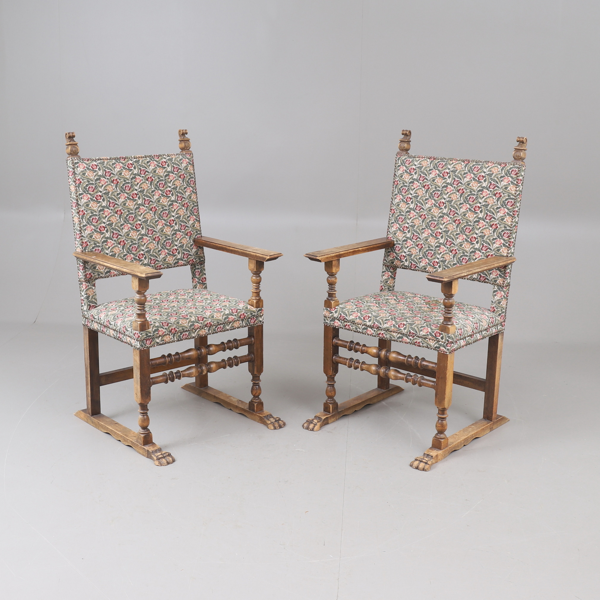 KARMSTOLAR, 2 stycken, skuren dekor, barockstil, 1900-talets första hälft.
