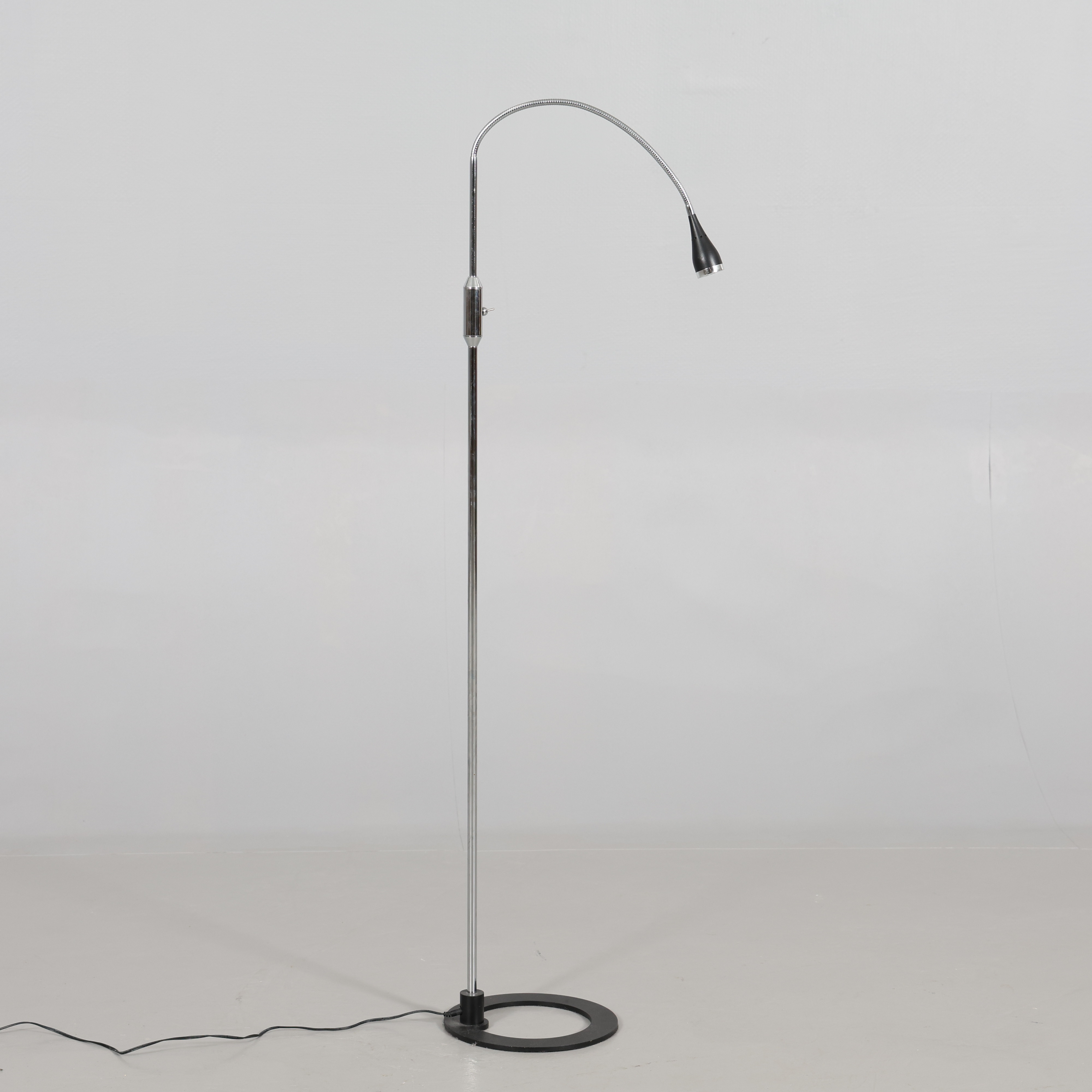 GOLVLAMPA, Omnis.
