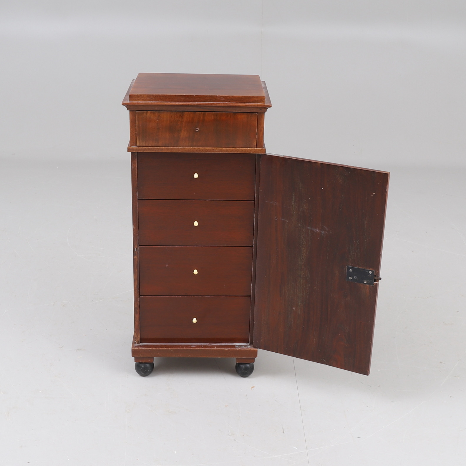 SKÅP, mahogny, Karl Johan, 1800-talets mitt.