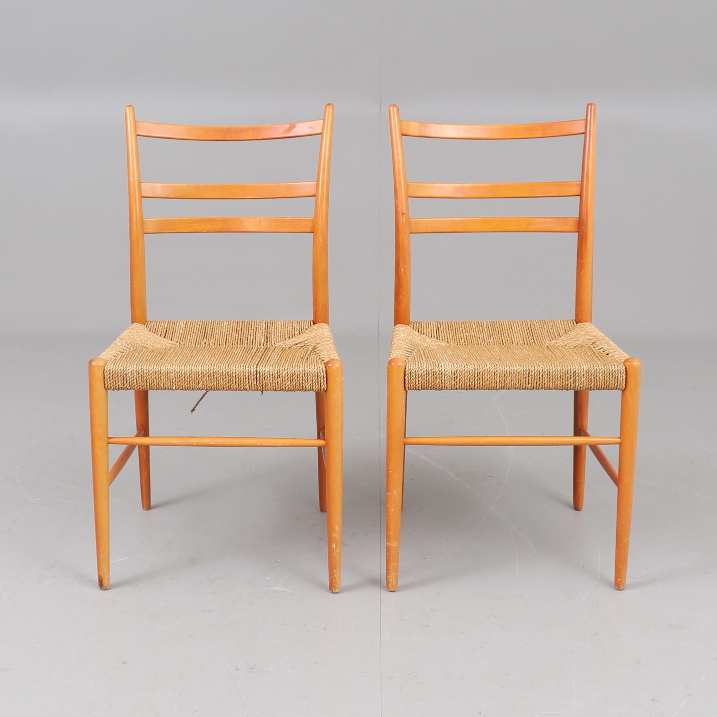YNGVE EKSTRÖM. Stolar, 2 stycken "Gracell", Gemla möbelfabrik, sits av flätat snöre.