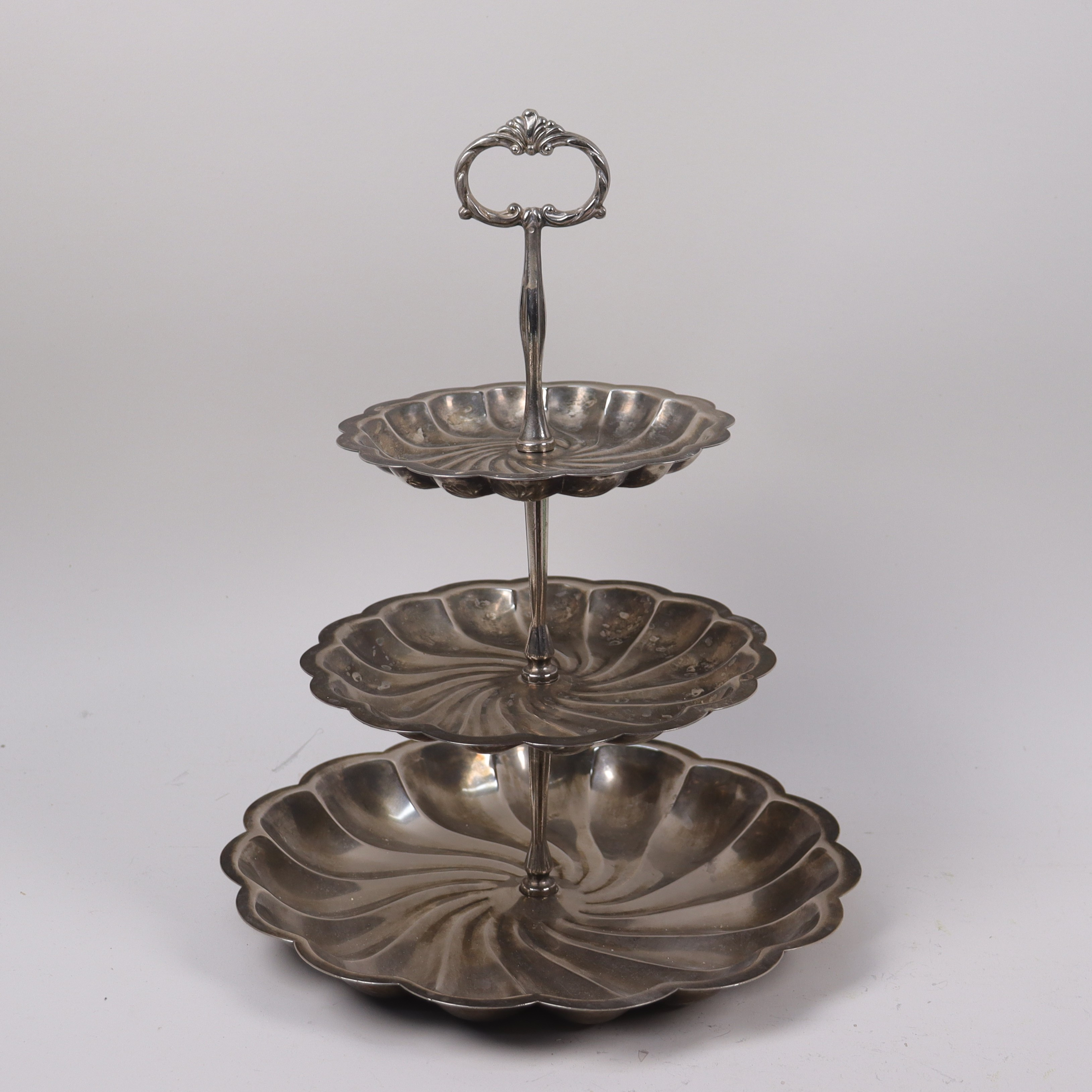 KAKFAT / VÅNINGSFAT, nysilver, 1900-talets andra hälft.