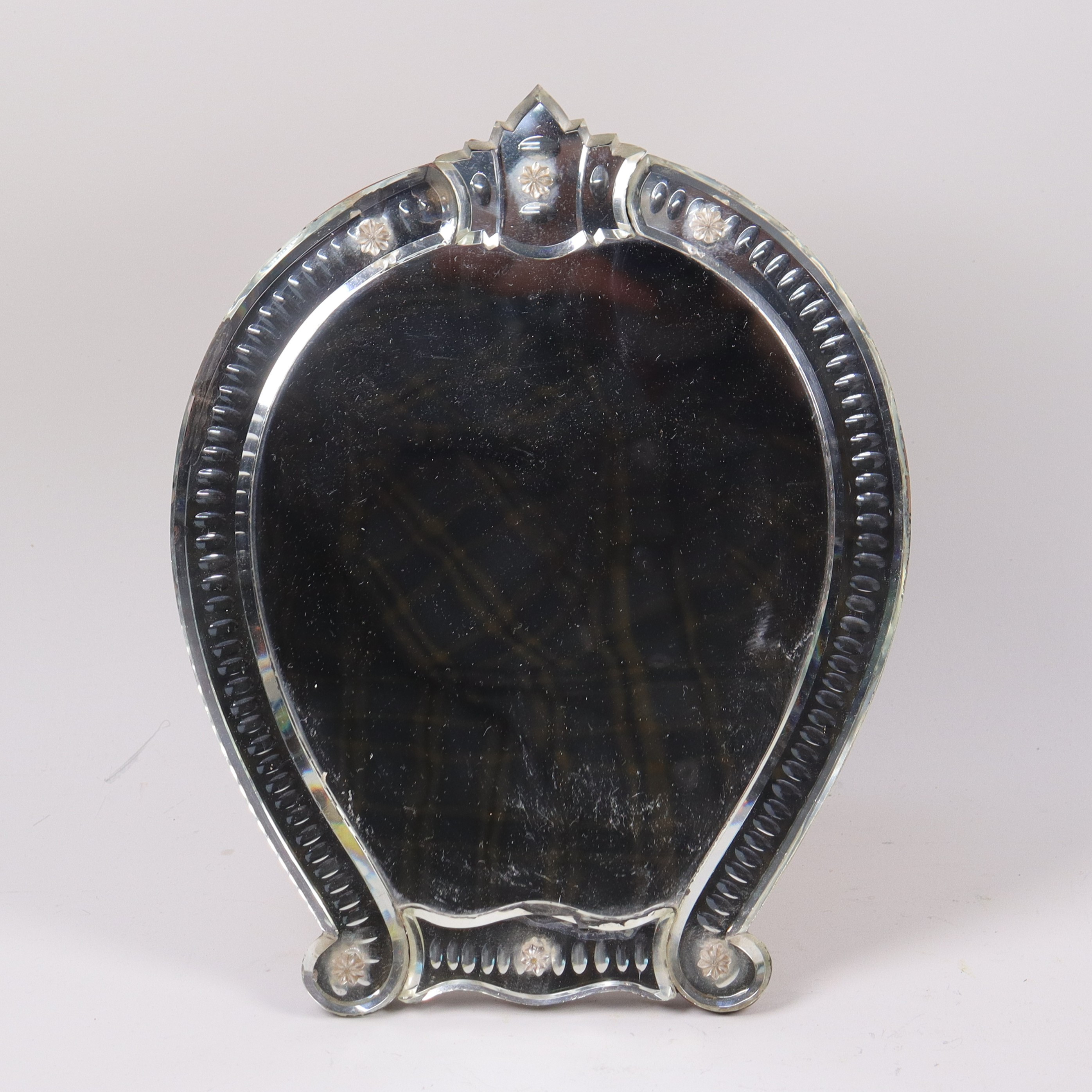 SPEGEL, venetiansk, ram i glas, 1900-tal.